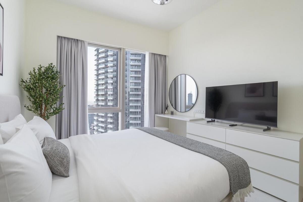 Luxury 4br Full Burj Khalifa & Fountain View, 1gbps, Ps5 Dubai