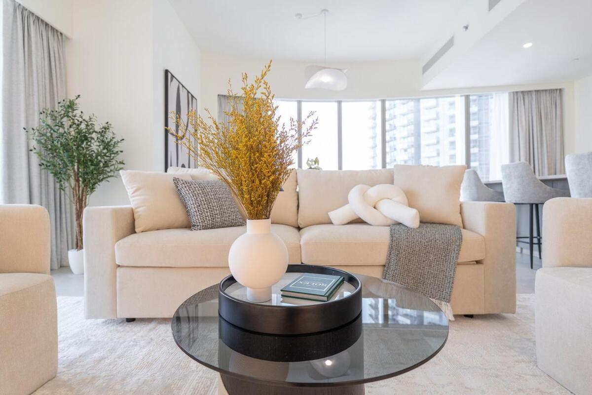Luxury 4br Full Burj Khalifa & Fountain View, 1gbps, Ps5 Apartment Dubai