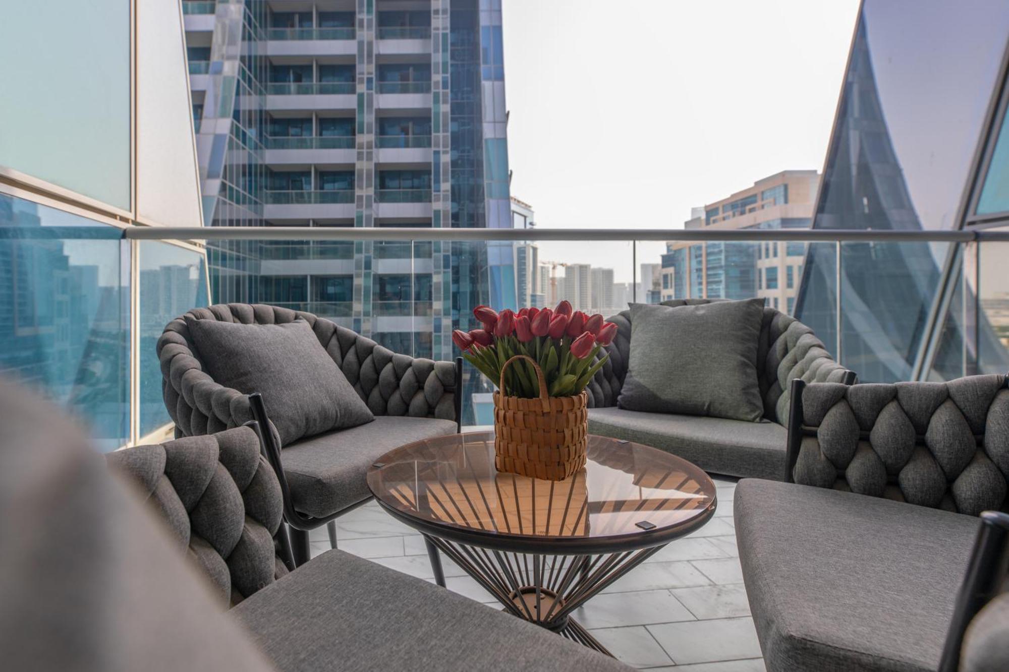 Simply Comfort In J One Tower Daire *