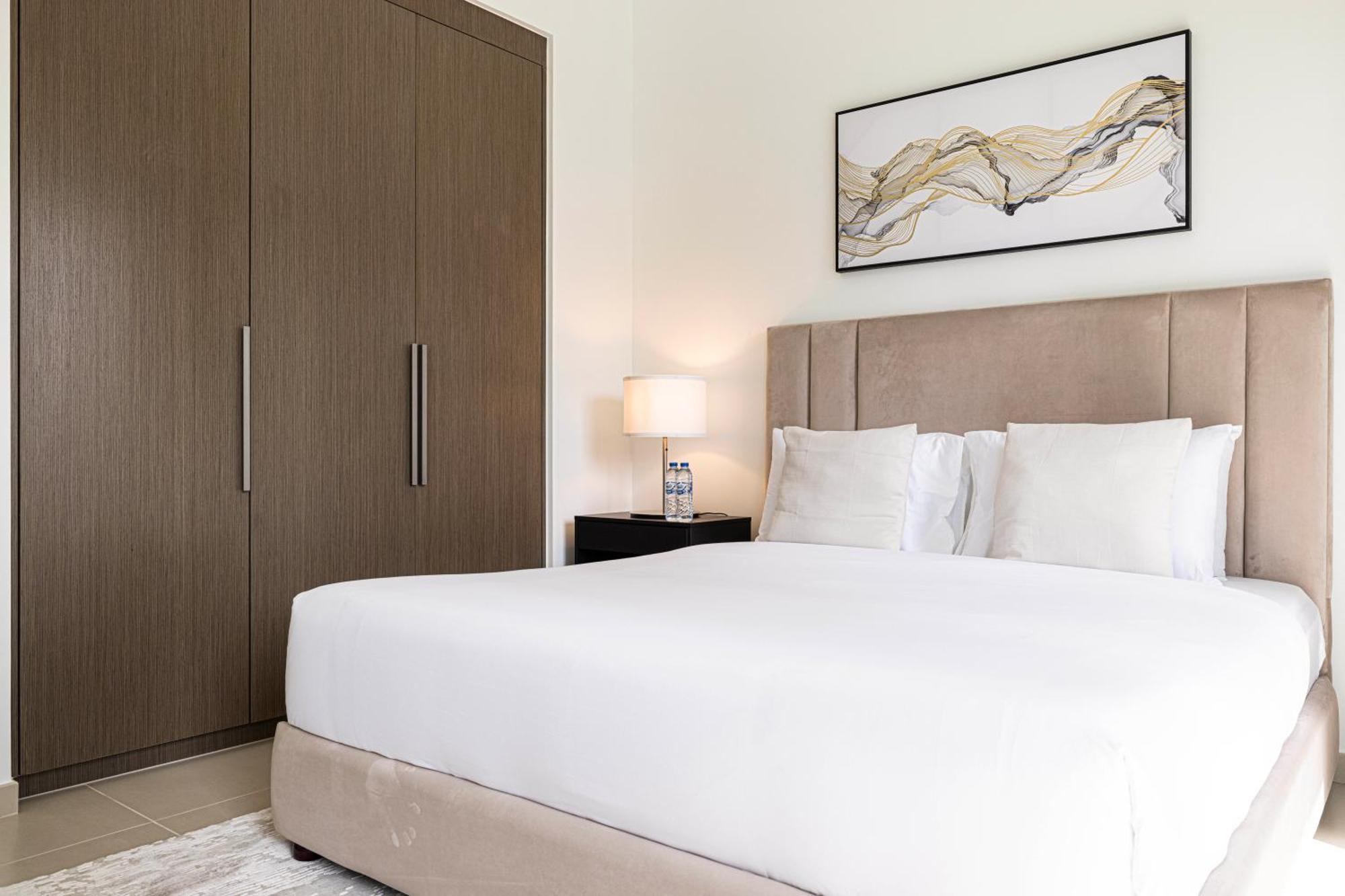 Homesgetaway -lavish 1br In Act One Downtown Dubai