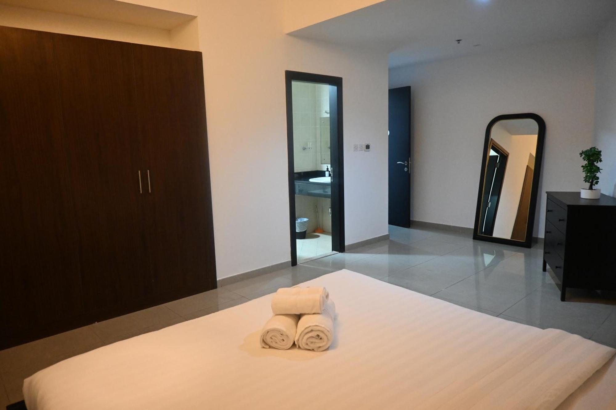 3 Bedroom Marina Wharf With A View! Great For Groups! Near The Beach, Many Activities 1 Maid Dubai