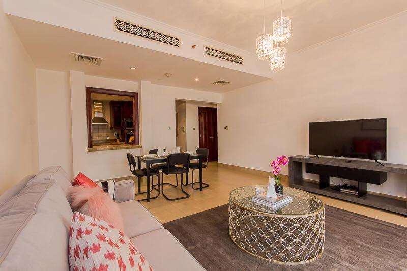 Cozy 1br Downtown Burj Khalifa And Mall Dubai