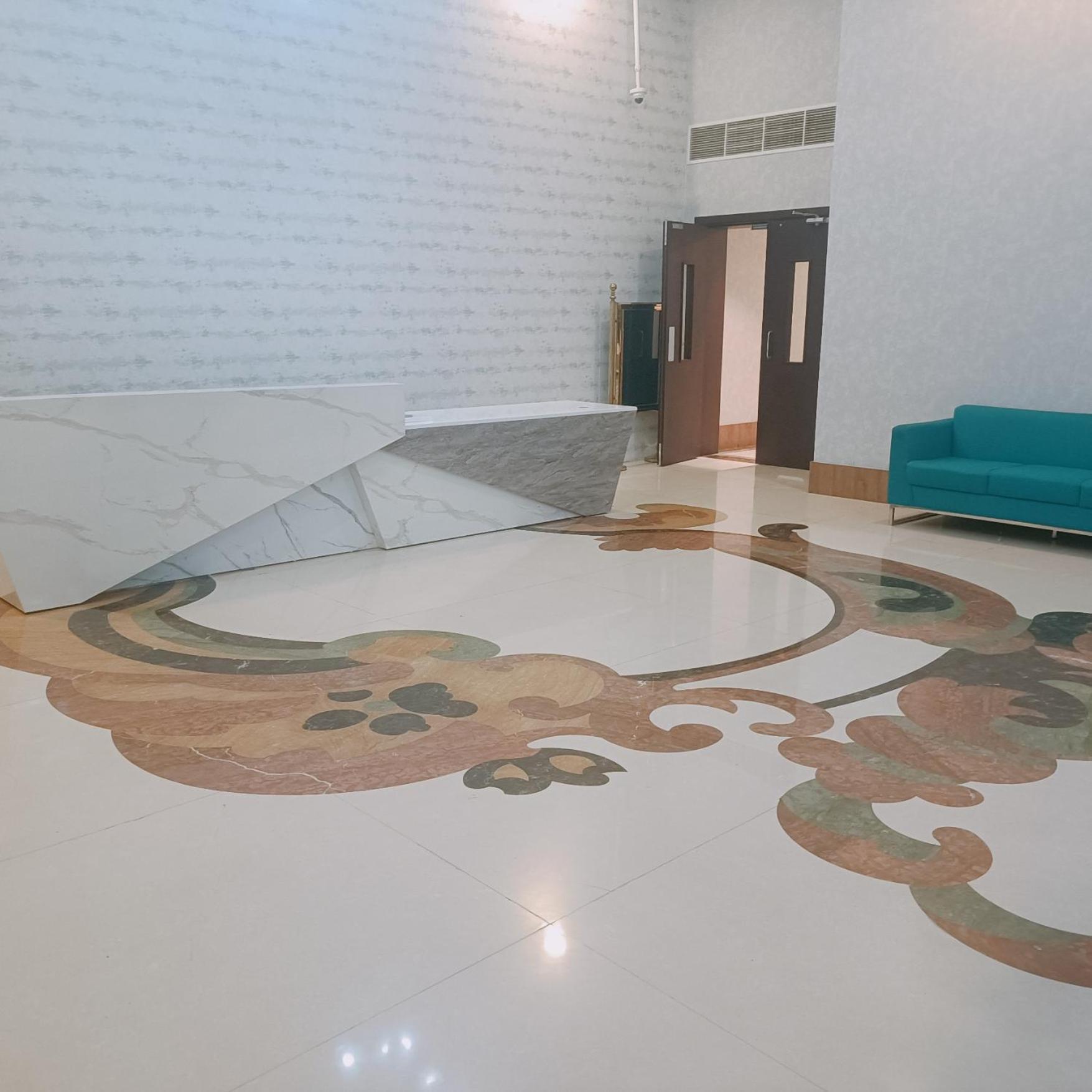 2016 Queen In With Private And Attached Bathroom Close To Union Metro Station With Paid Parking Aparthotel Dubai