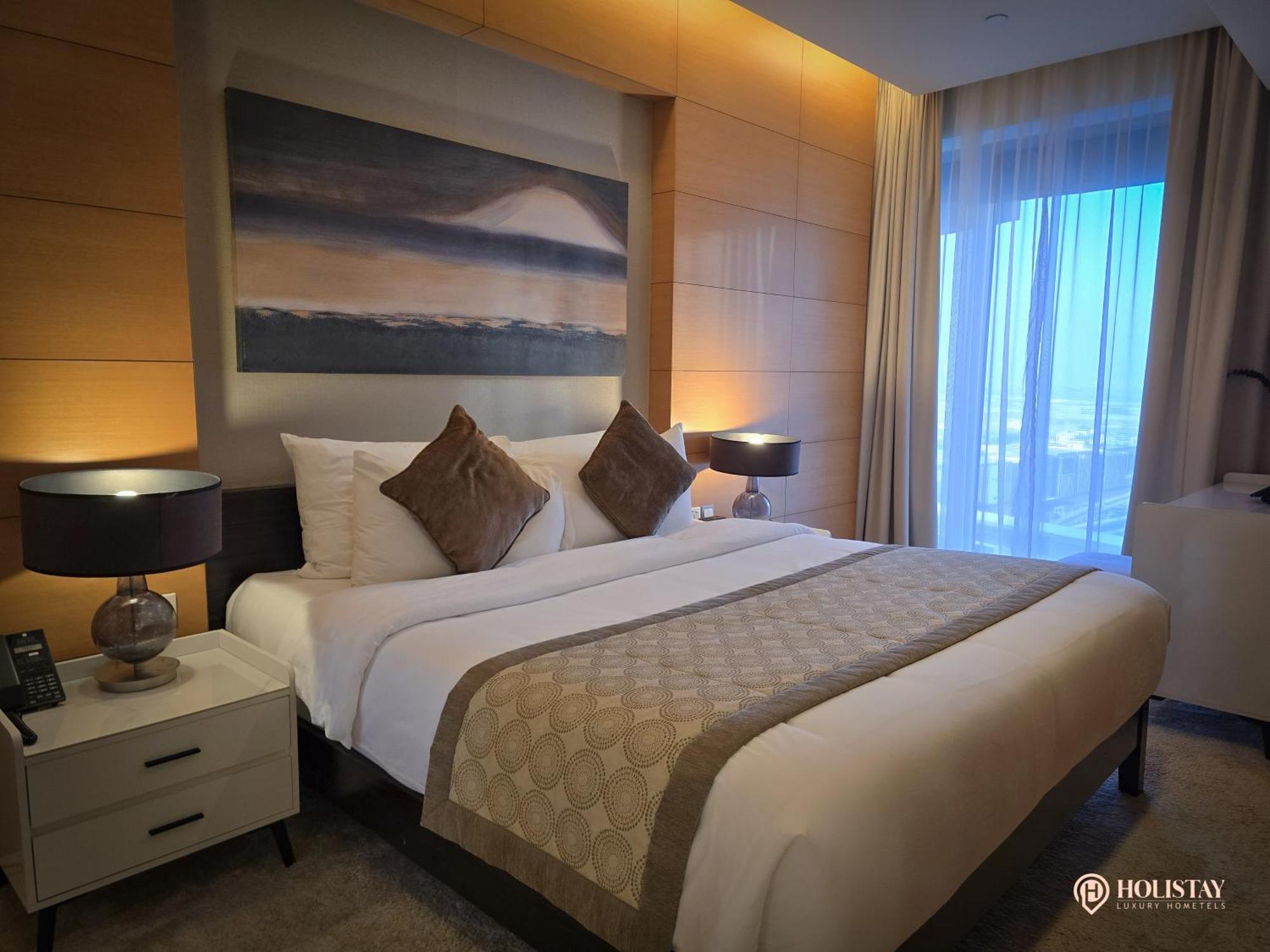 Holistay Luxury Homes - Burj Khalifa View - Direct Access Mall Apartment *
