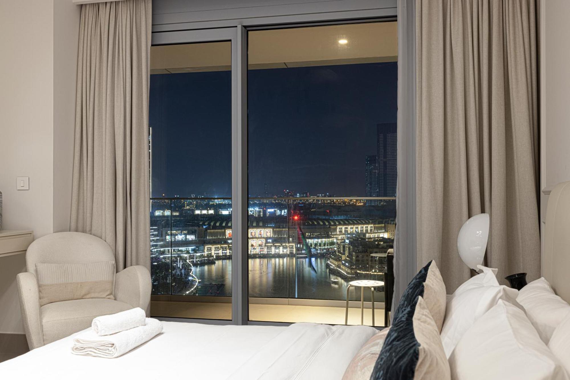Apartment Stunning Burj & Fountain Views Luxury 2 Br Dubai
