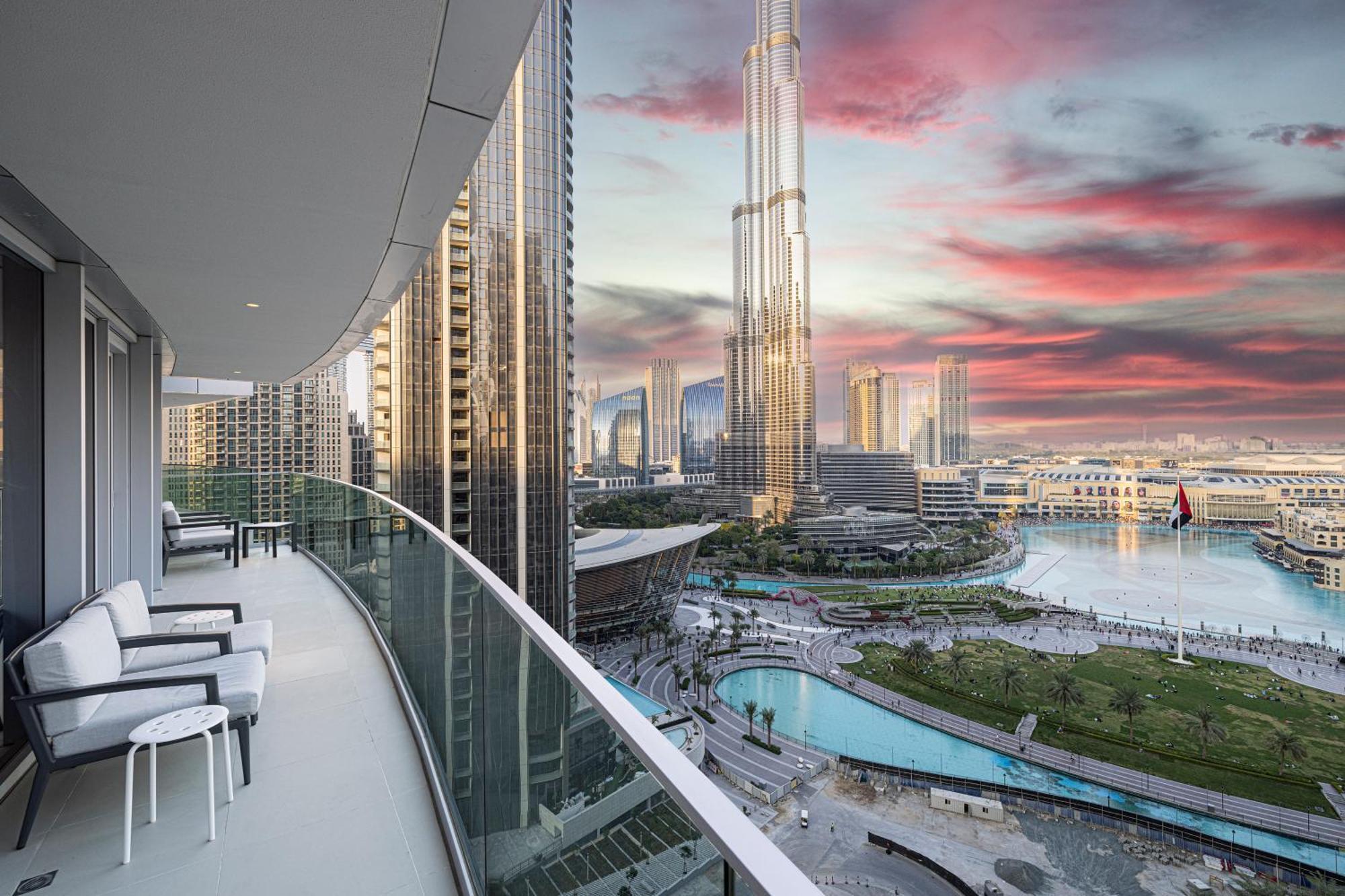 Apartment Stunning Burj & Fountain Views Luxury 2 Br *