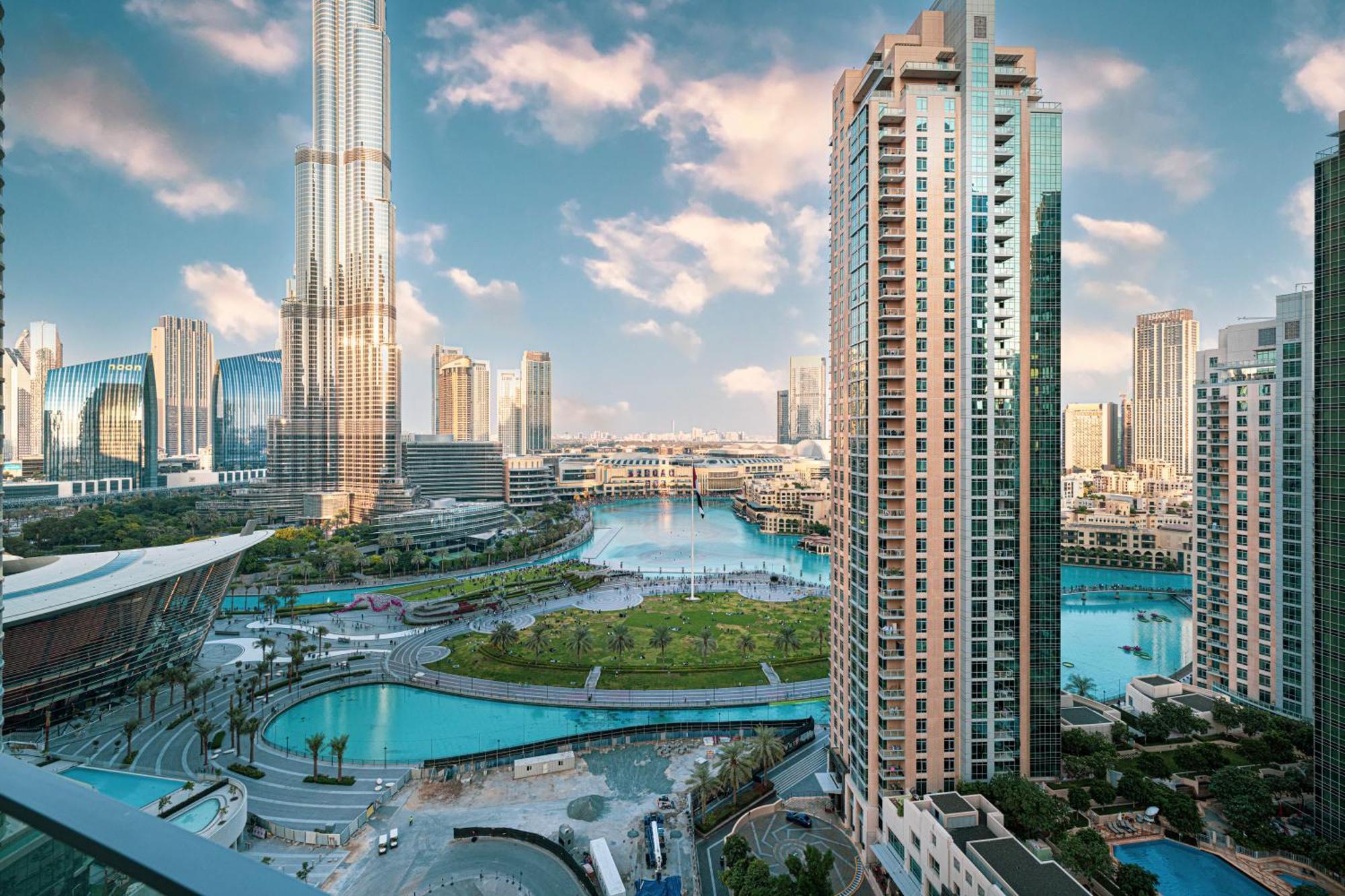 Stunning Burj & Fountain Views Luxury 2 Br Apartment
