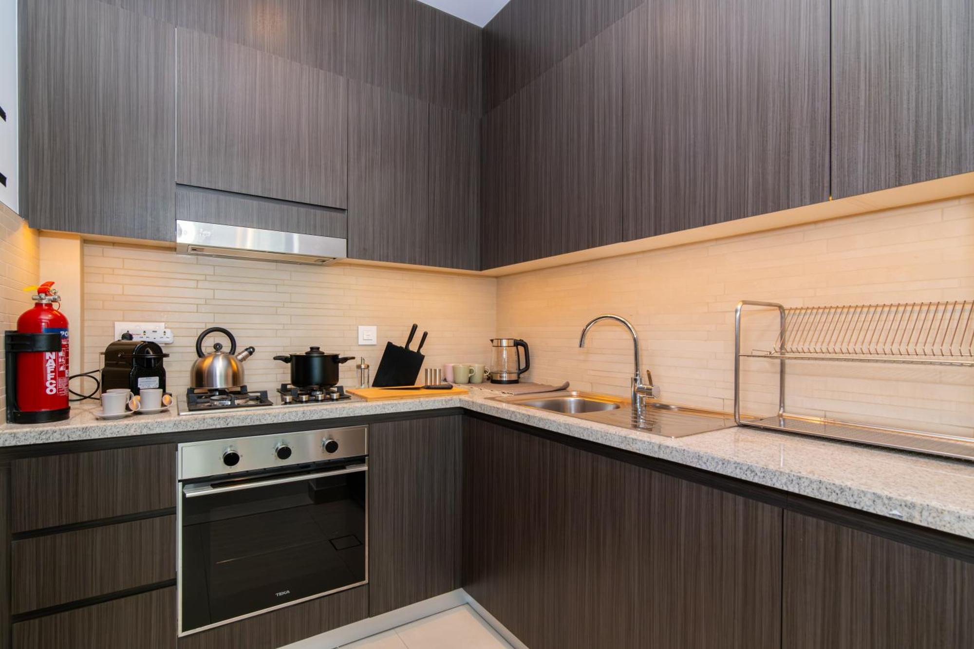 Elite Escape - 1 Bhk Getaway With Mall Access - 1502 Apartment