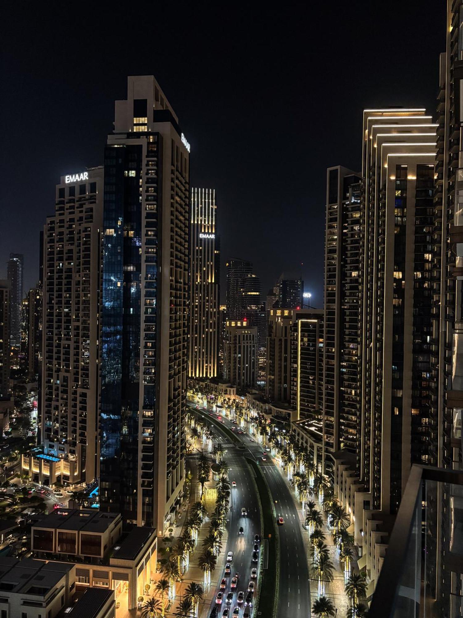 Downtown Luxe, Steps To Burj Khalifa 4bdr Daire Dubai
