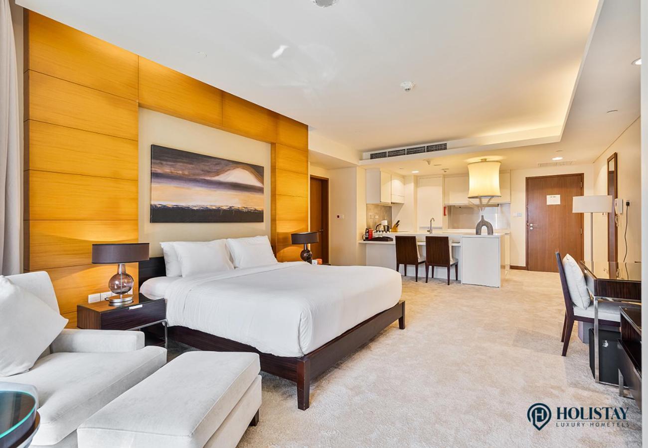 Holistay Luxury Homes - Burj Khalifa View - Direct Access Mall Apartment