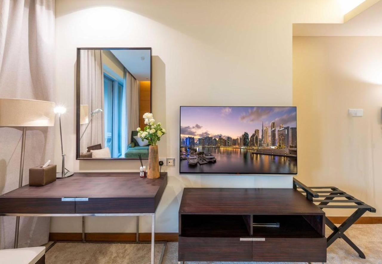 Holistay Luxury Homes - Burj Khalifa View - Direct Access Mall *