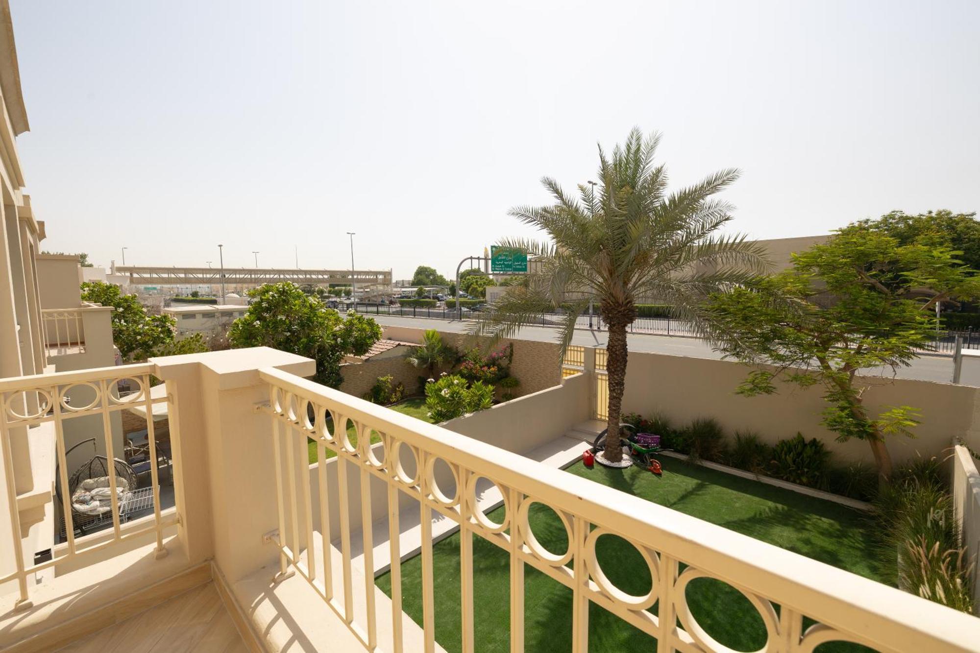 Designer Furnished With Luxury Finishes In Springs 14 Holiday home *
