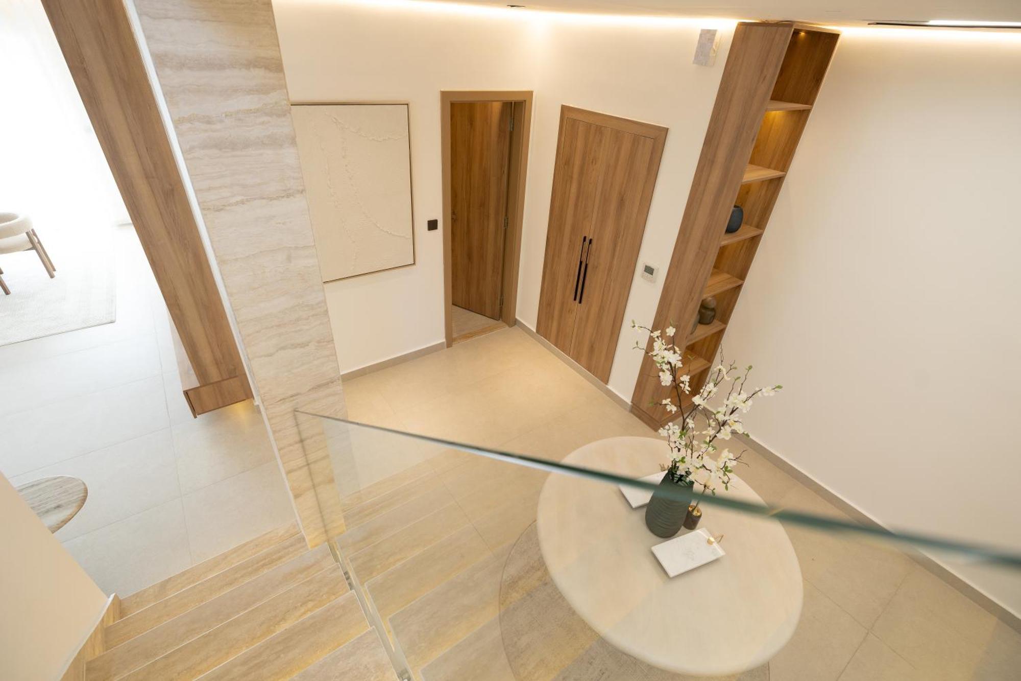 Designer Furnished With Luxury Finishes In Springs 14