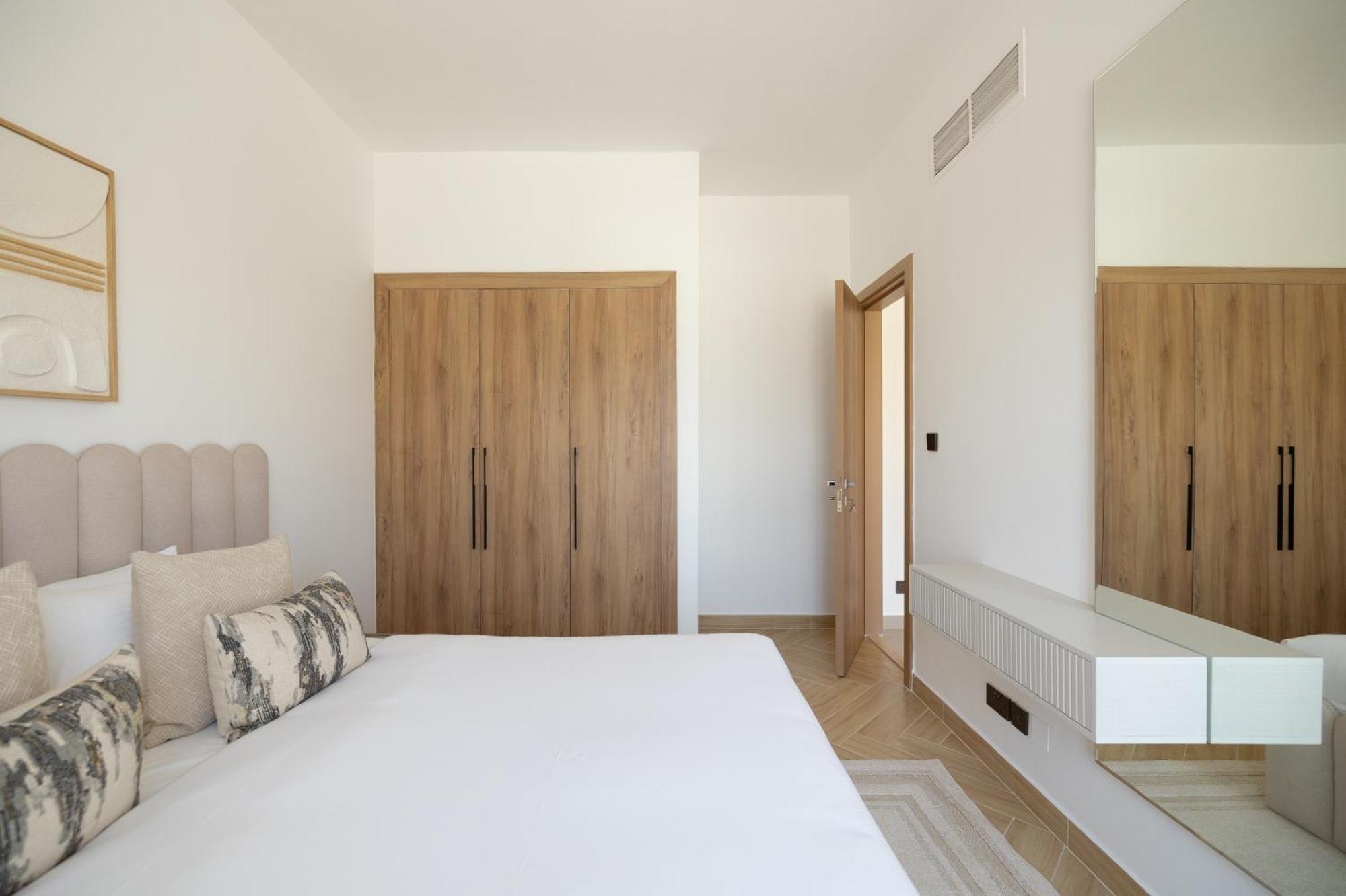 Designer Furnished With Luxury Finishes In Springs 14