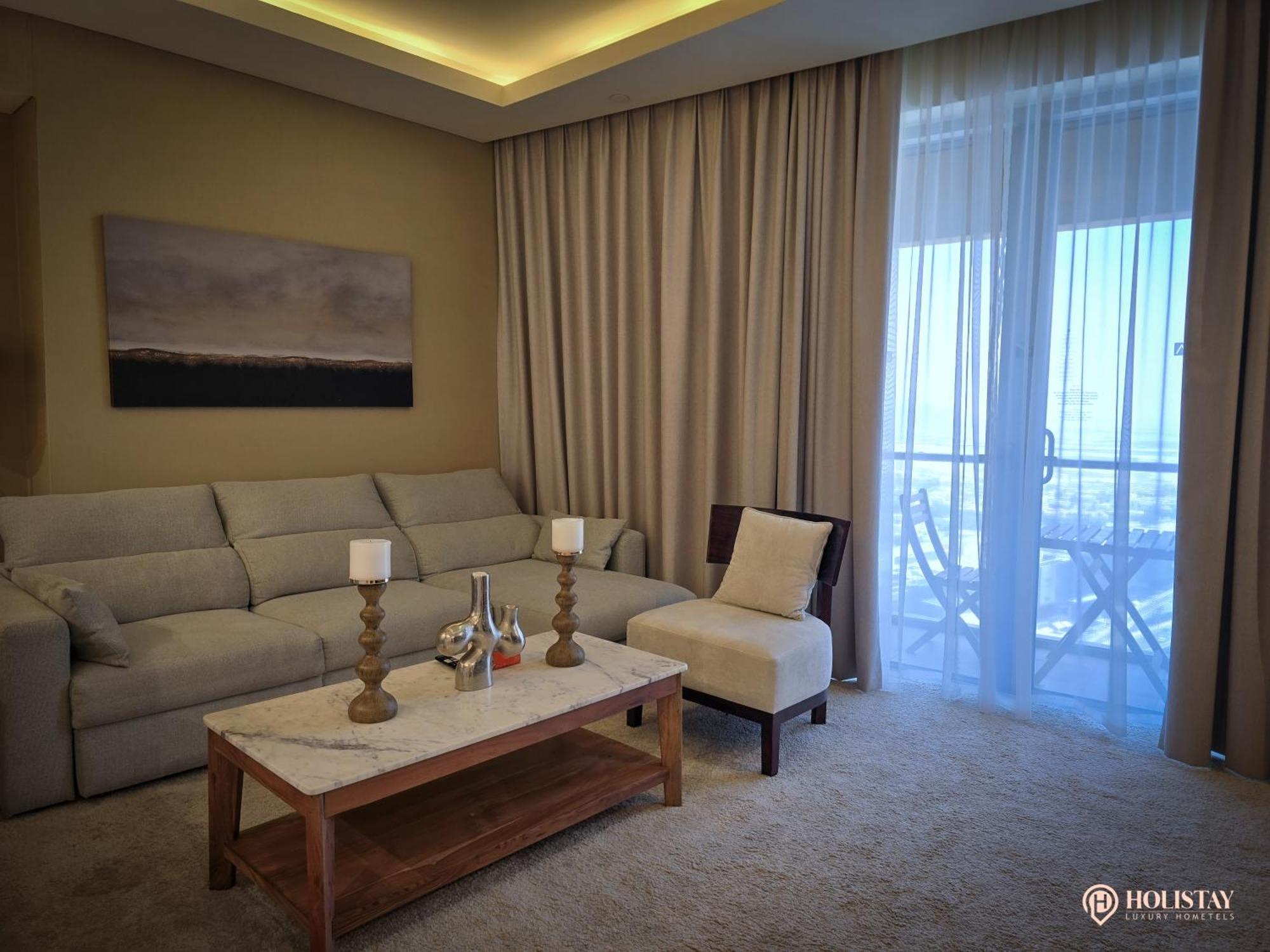 Holistay Luxury Homes - Burj Khalifa View - Direct Access Mall Apartment Dubai