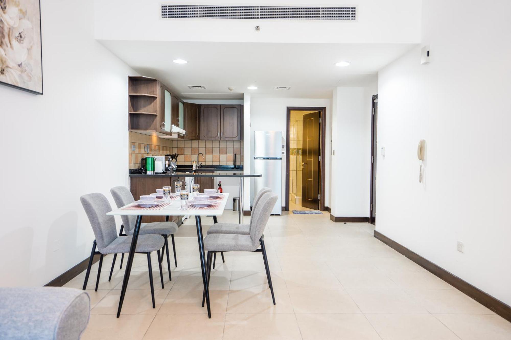 1br Near Metro Jlt Pool Gym Fast Wi-fi Daire *