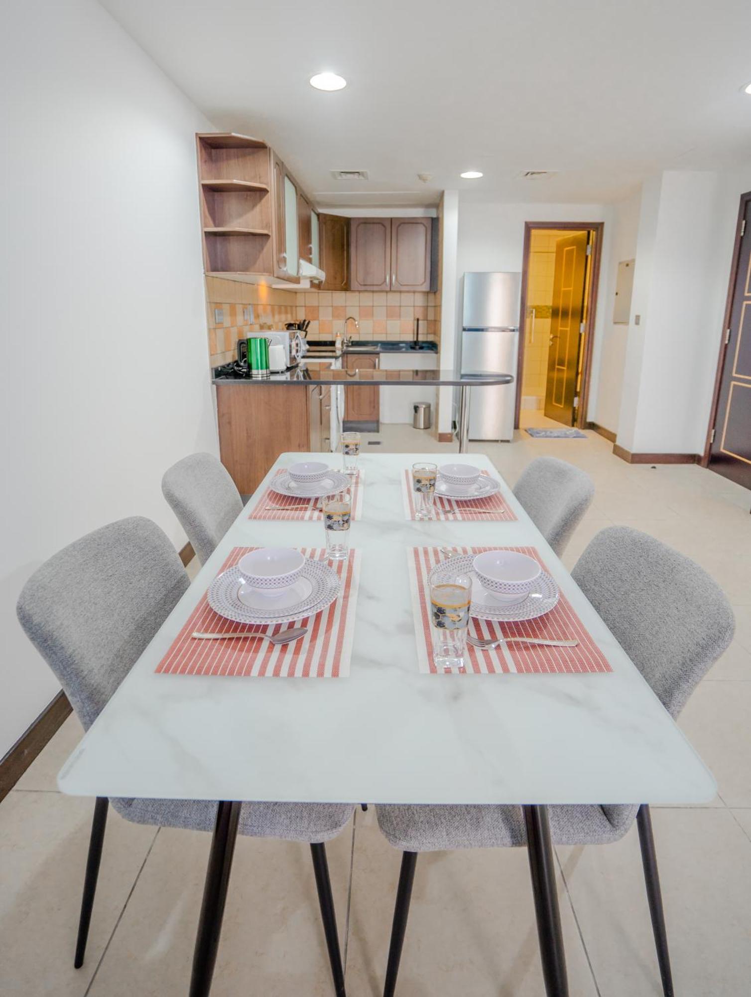 1br Near Metro Jlt Pool Gym Fast Wi-fi Daire