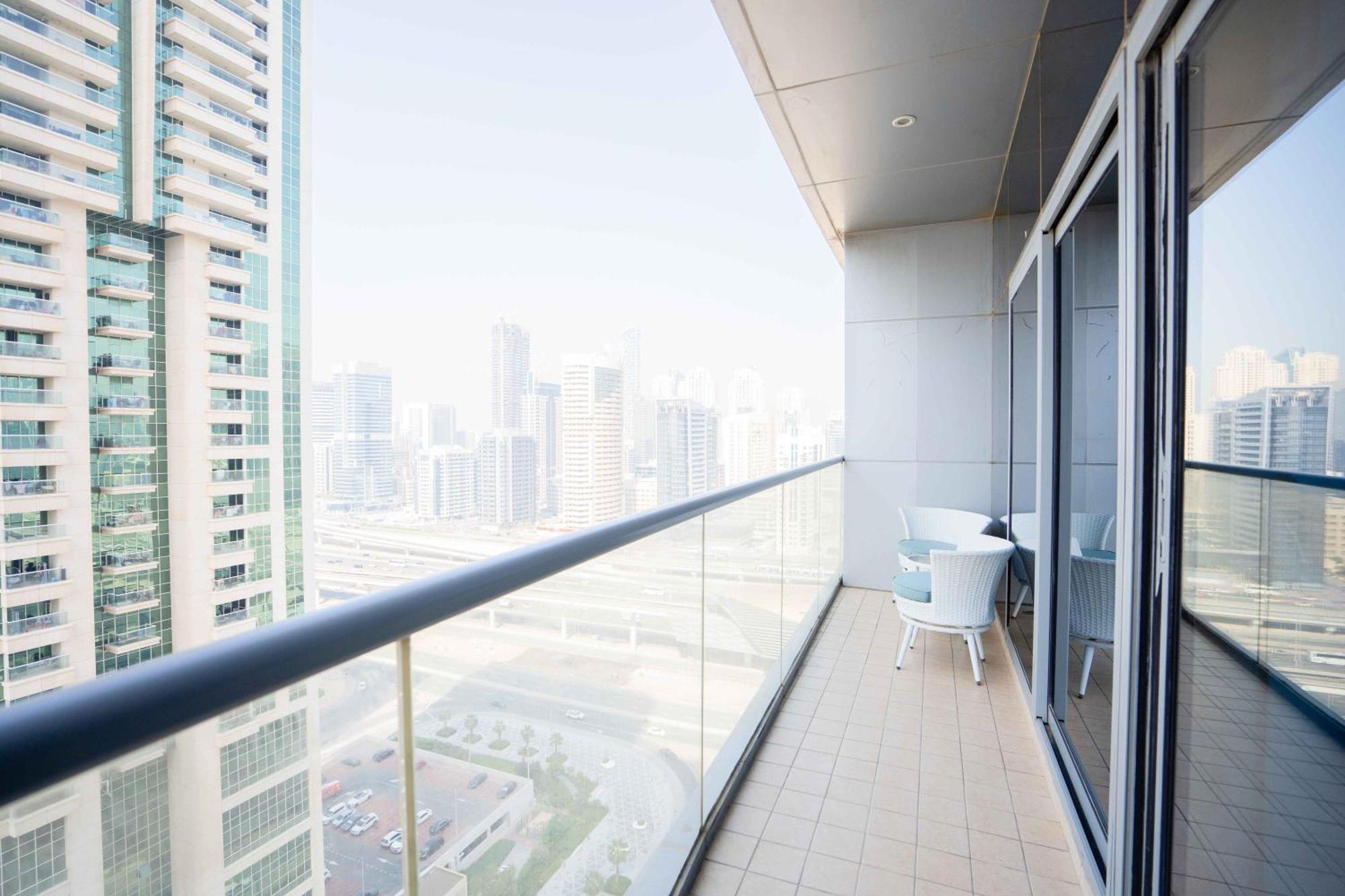Daire 1br Near Metro Jlt Pool Gym Fast Wi-fi