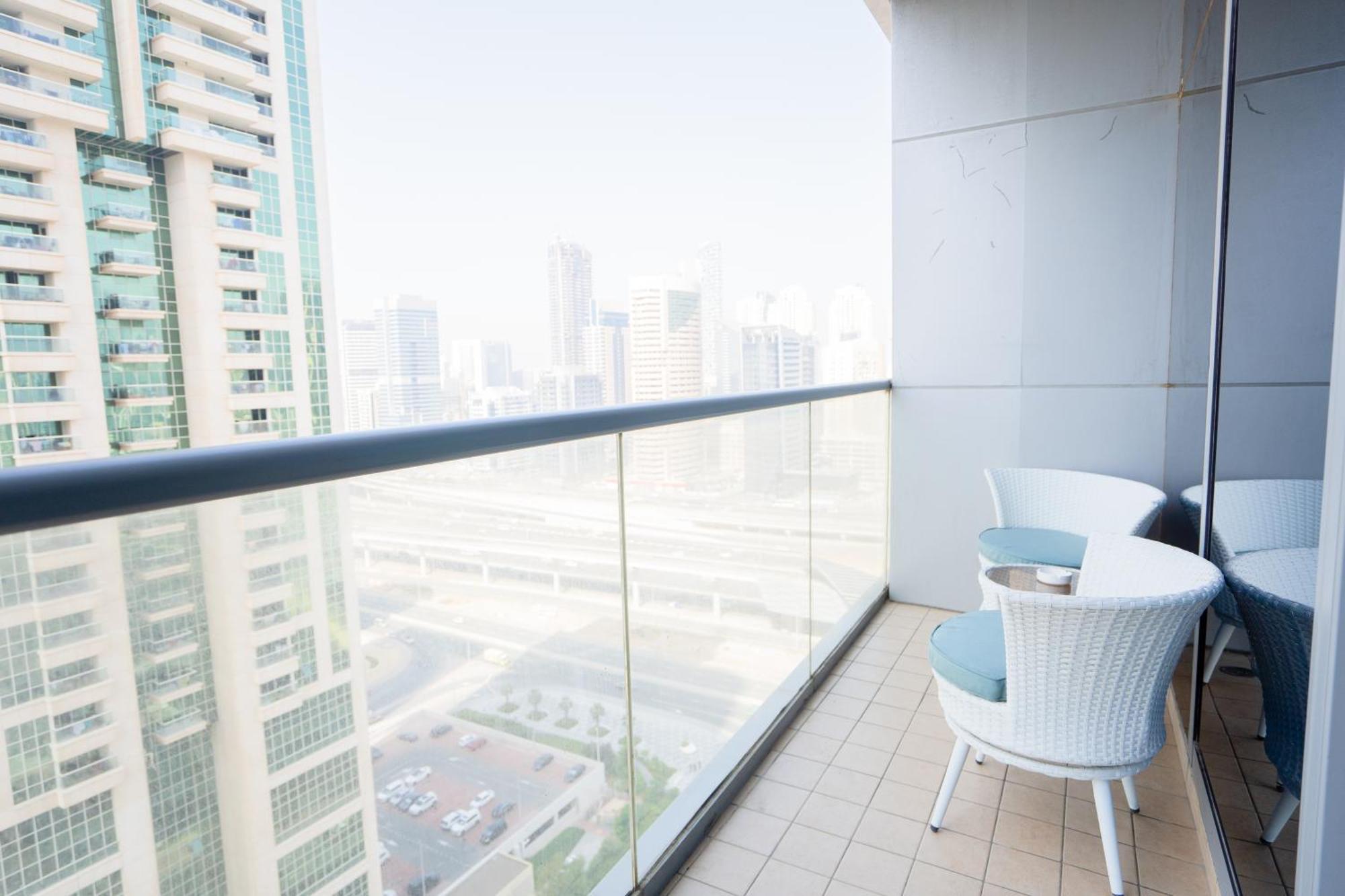 1br Near Metro Jlt Pool Gym Fast Wi-fi Daire *