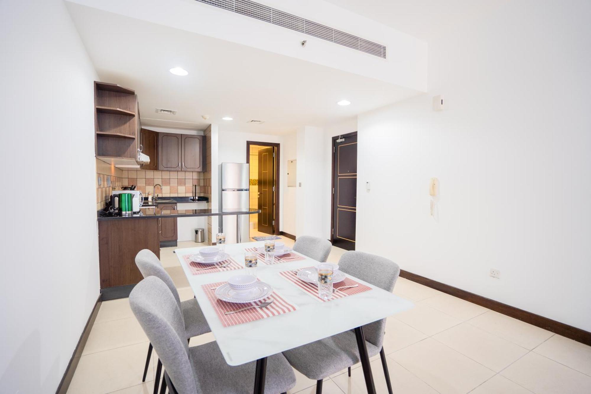 1br Near Metro Jlt Pool Gym Fast Wi-fi * Dubai