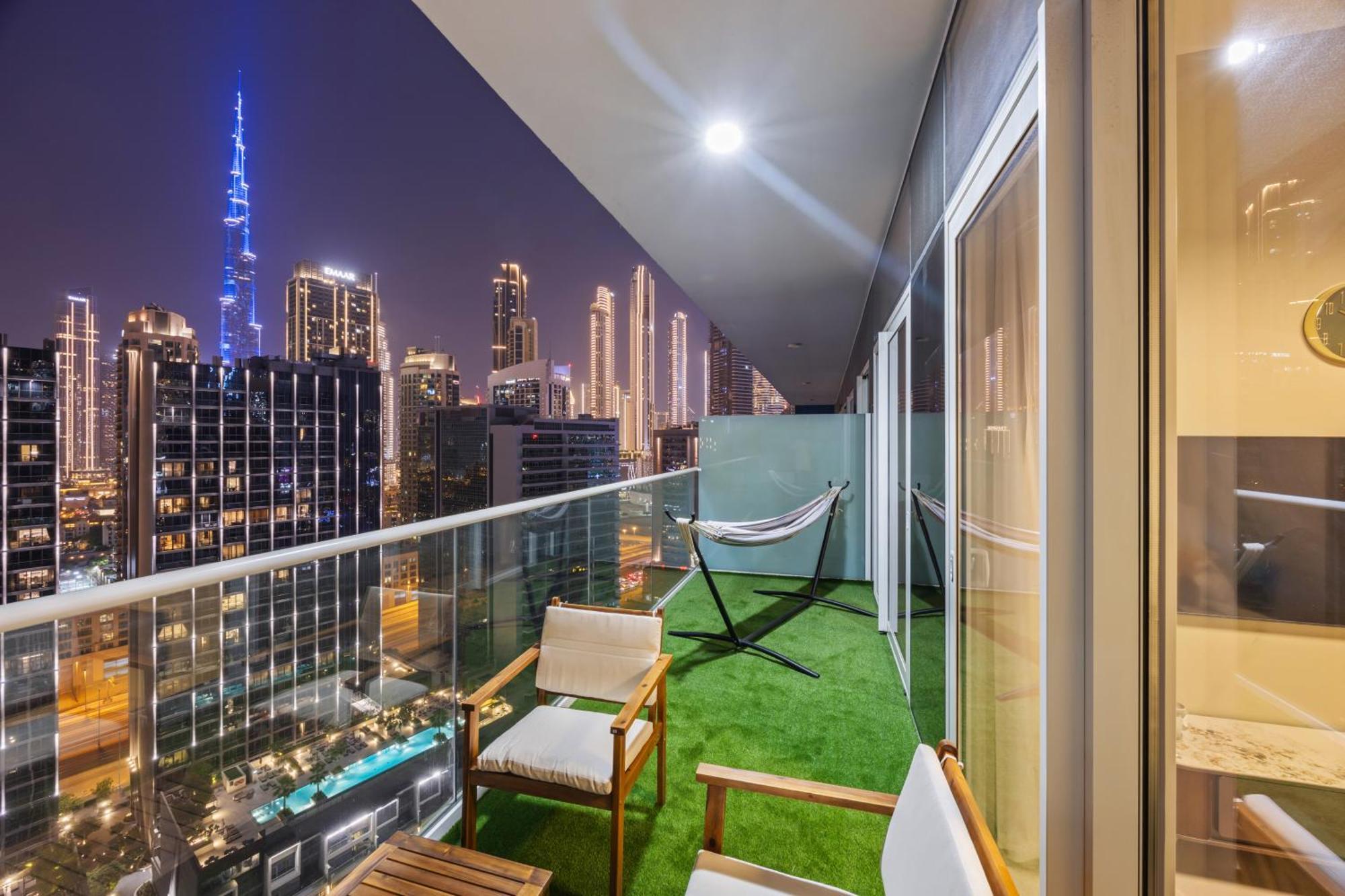 Burj Khalifa And Canal Views - Luxury For Rent In Business Bay Apartment Dubai