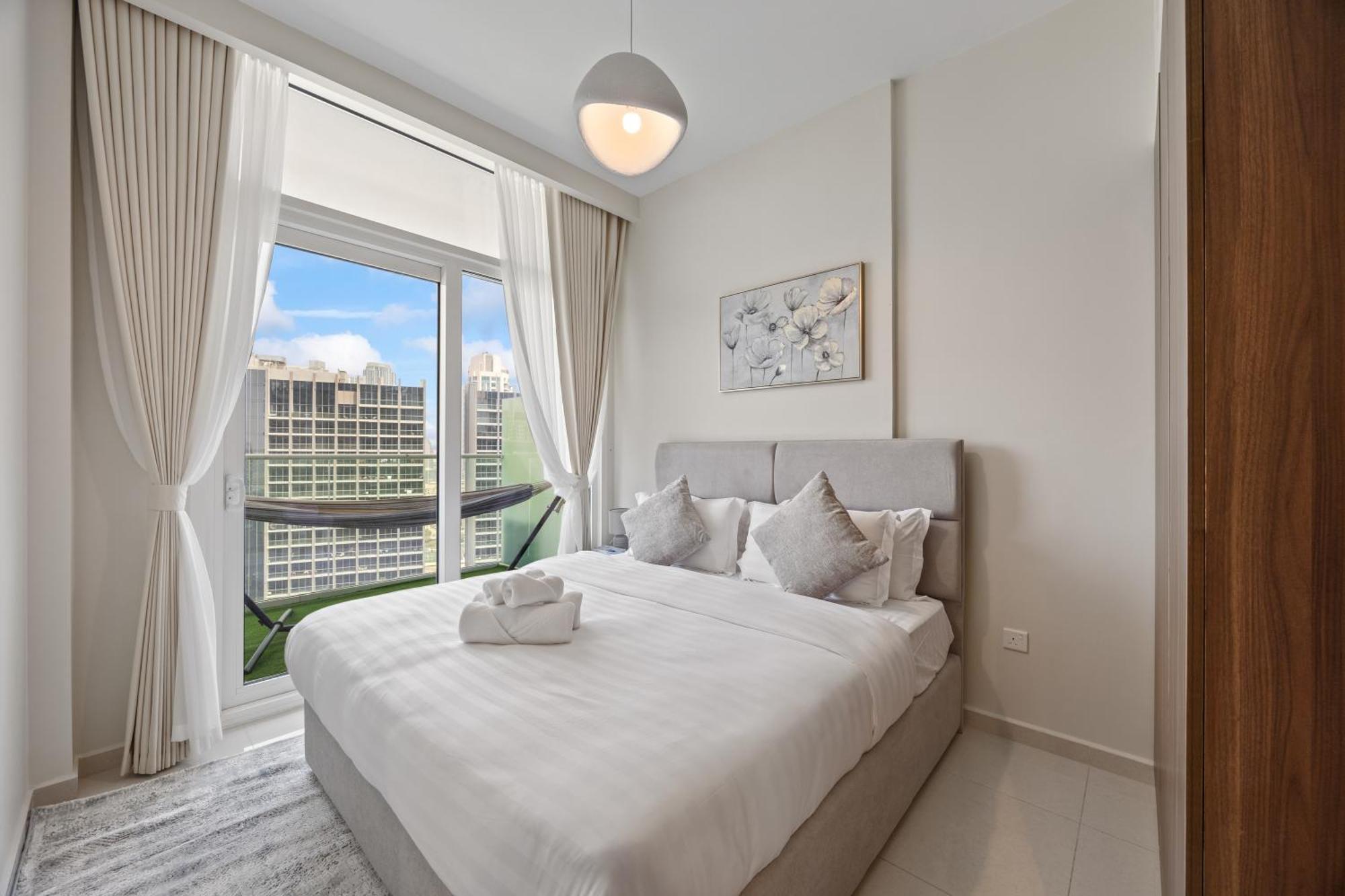 Burj Khalifa And Canal Views - Luxury For Rent In Business Bay * Dubai
