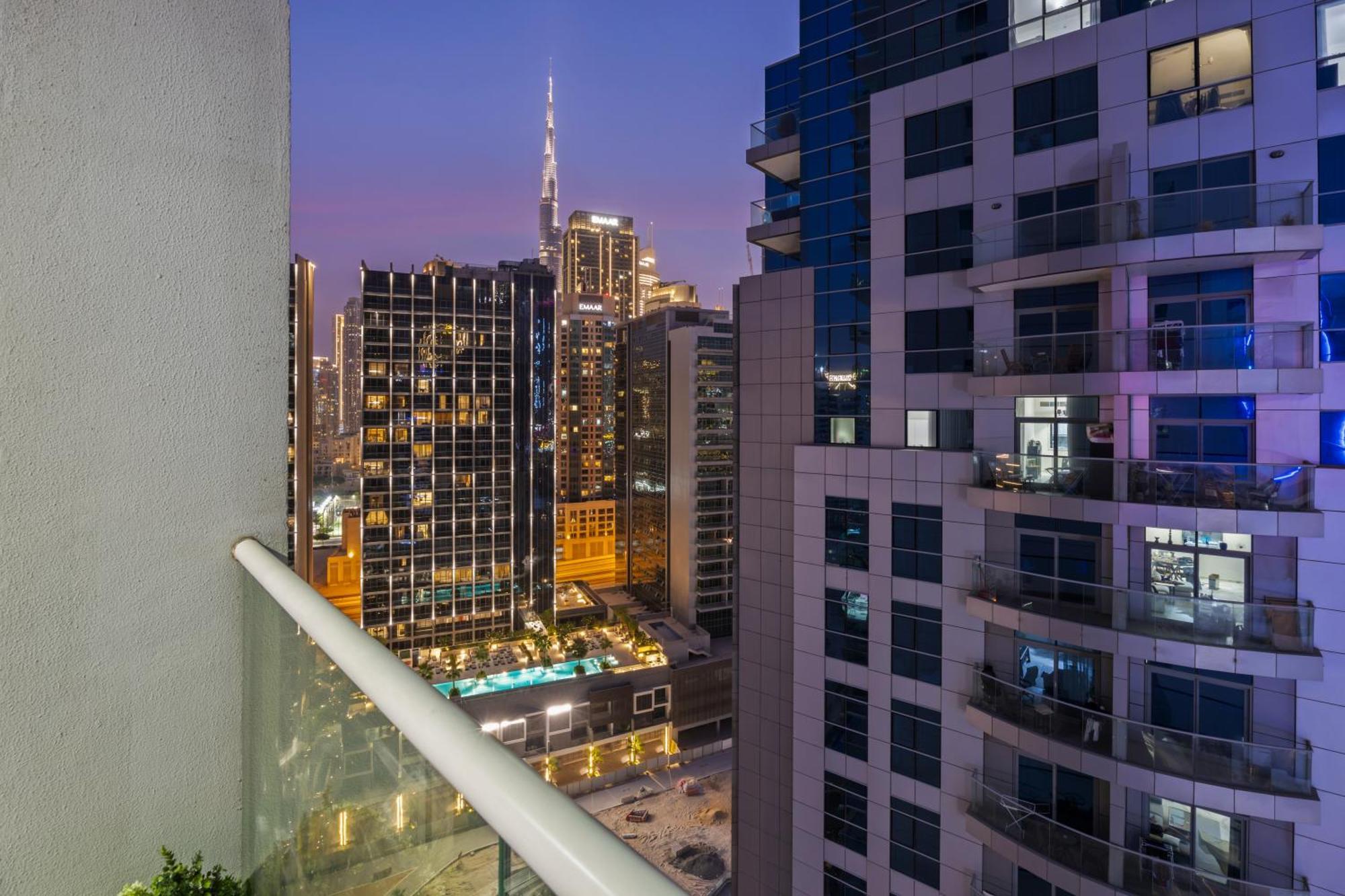 Burj Khalifa And Canal Views - Luxury For Rent In Business Bay Dubai