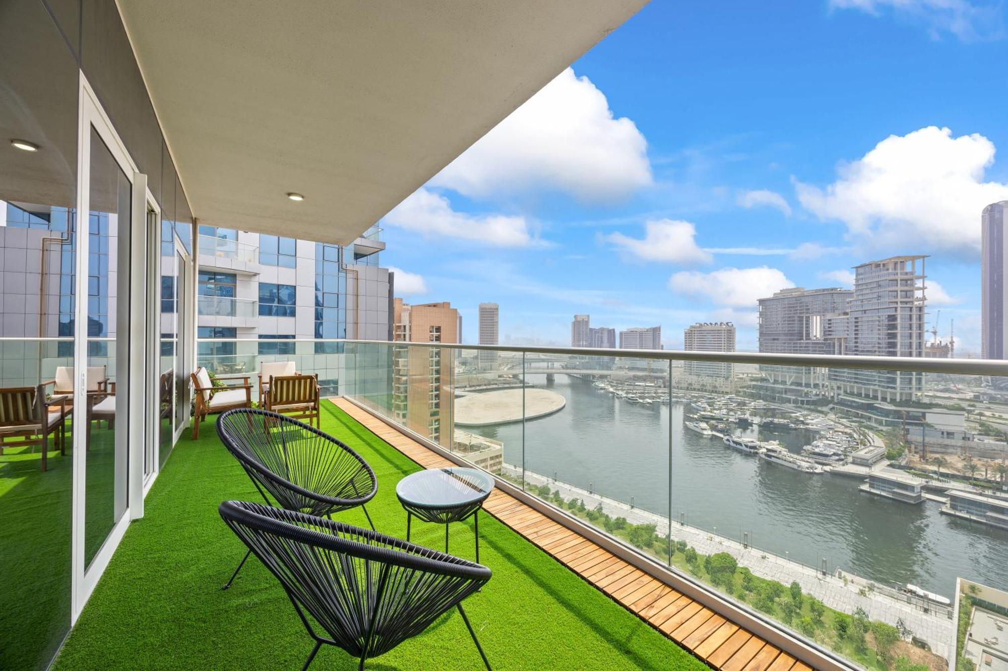 Burj Khalifa And Canal Views - Luxury For Rent In Business Bay * Dubai