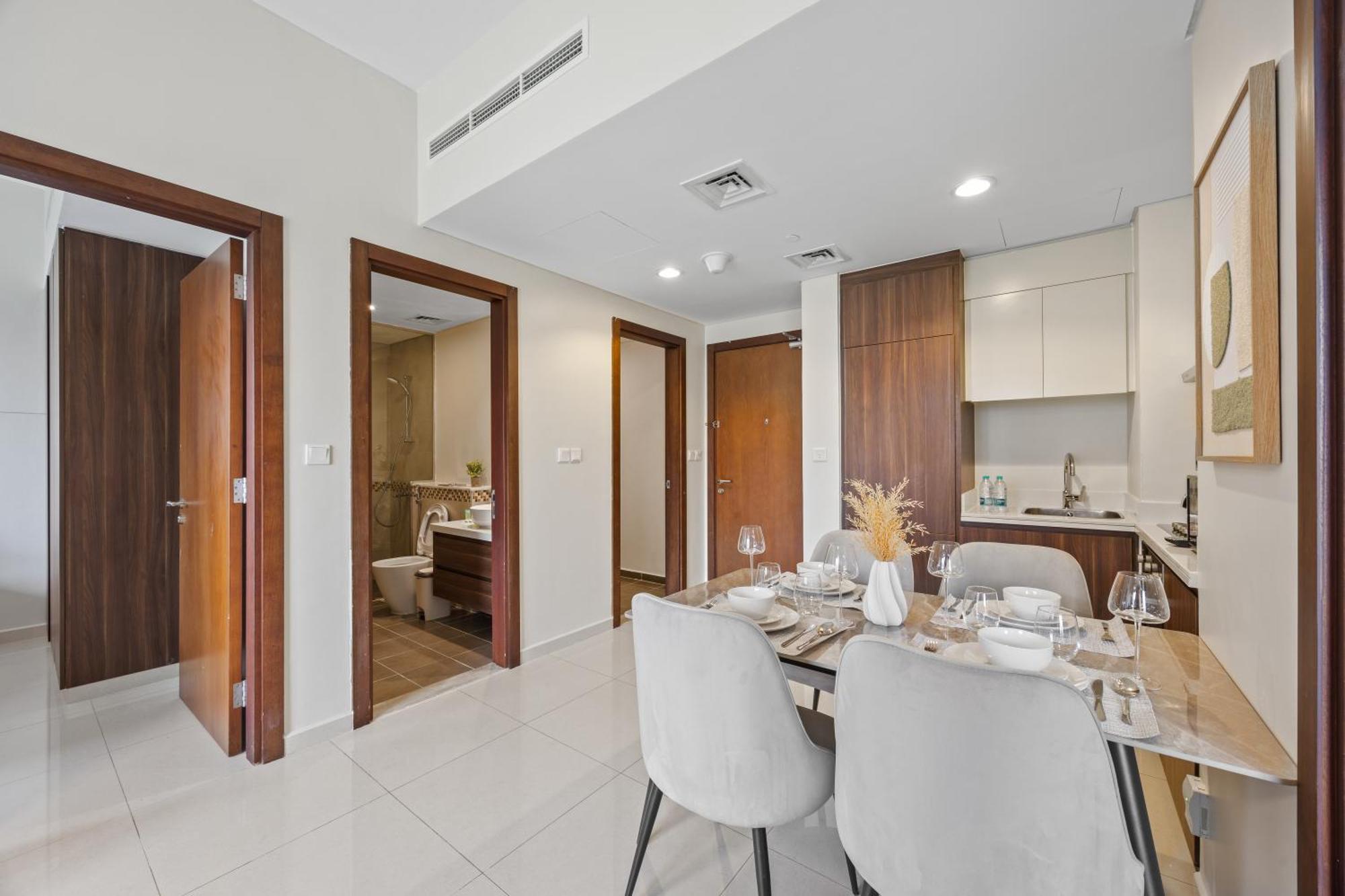 Burj Khalifa And Canal Views - Luxury For Rent In Business Bay Apartment