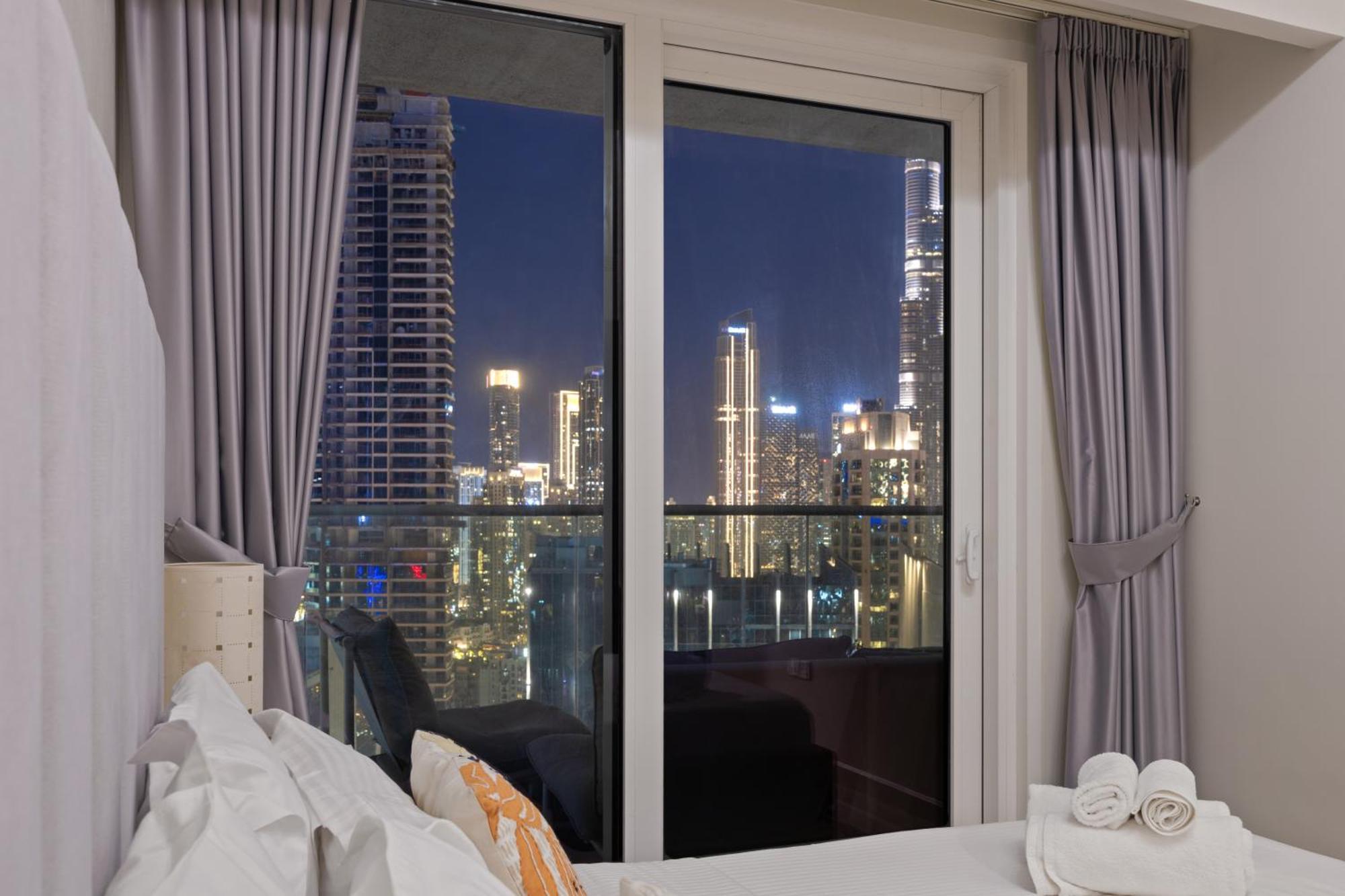 Burj Khalifa And Canal Views - Luxury For Rent In Business Bay Apartment