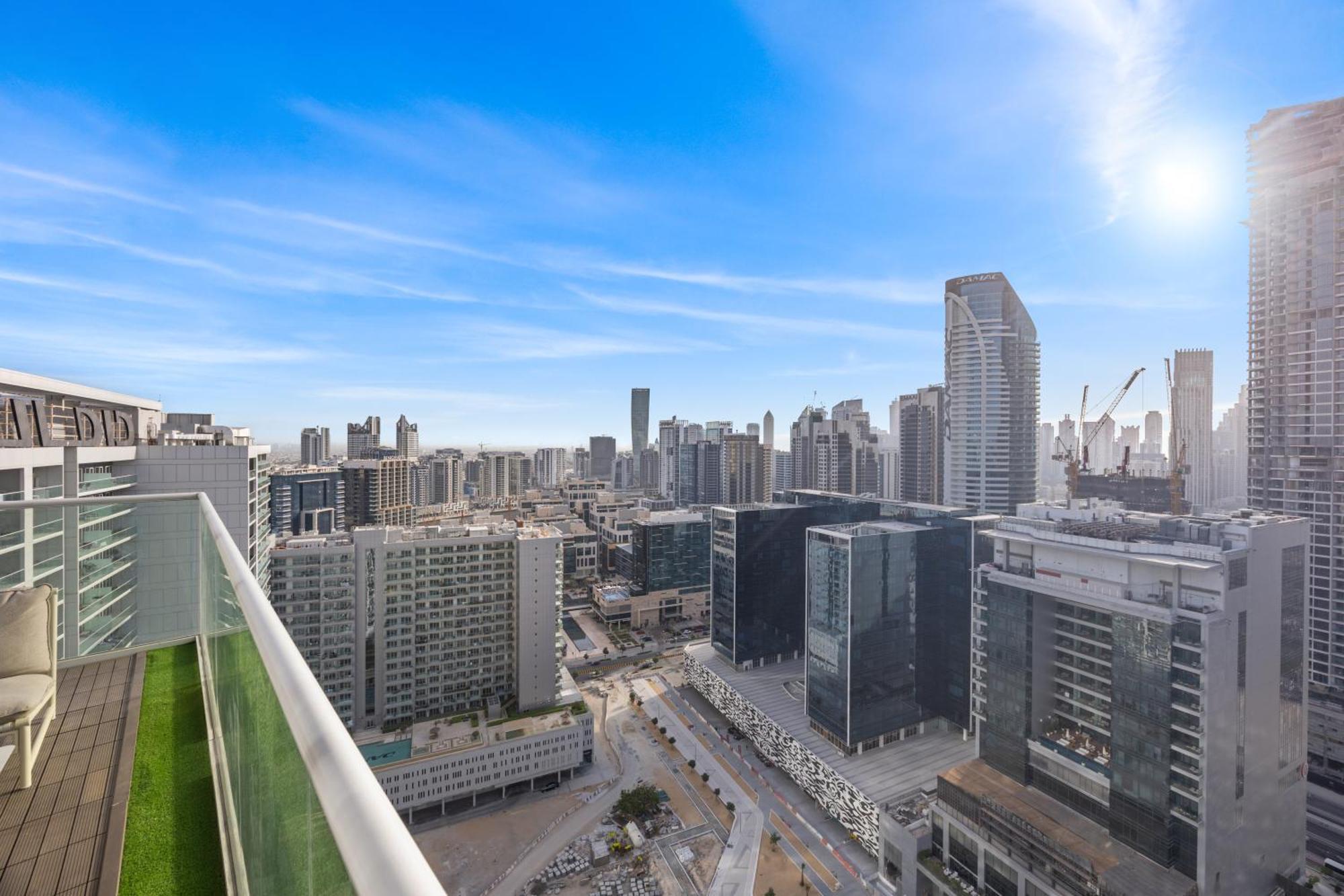 Burj Khalifa And Canal Views - Luxury For Rent In Business Bay Apartment *