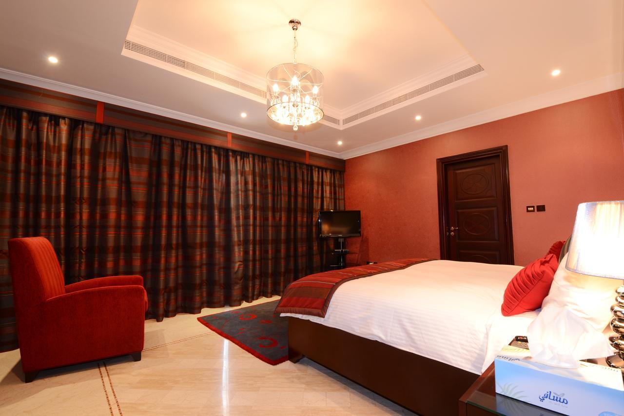 Six Bedroom Palm Jumeirah Villa Dubai
