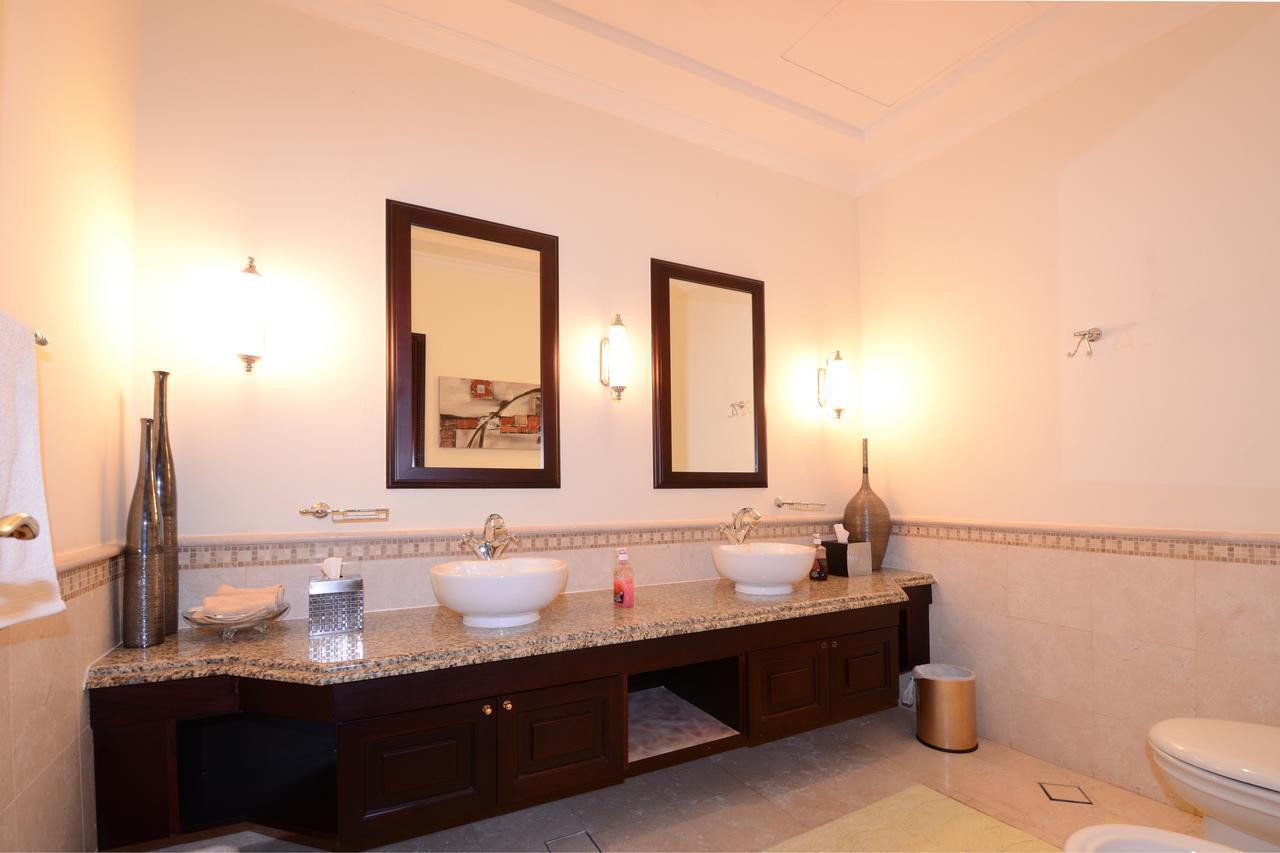 Villa Six Bedroom Palm Jumeirah Dubai