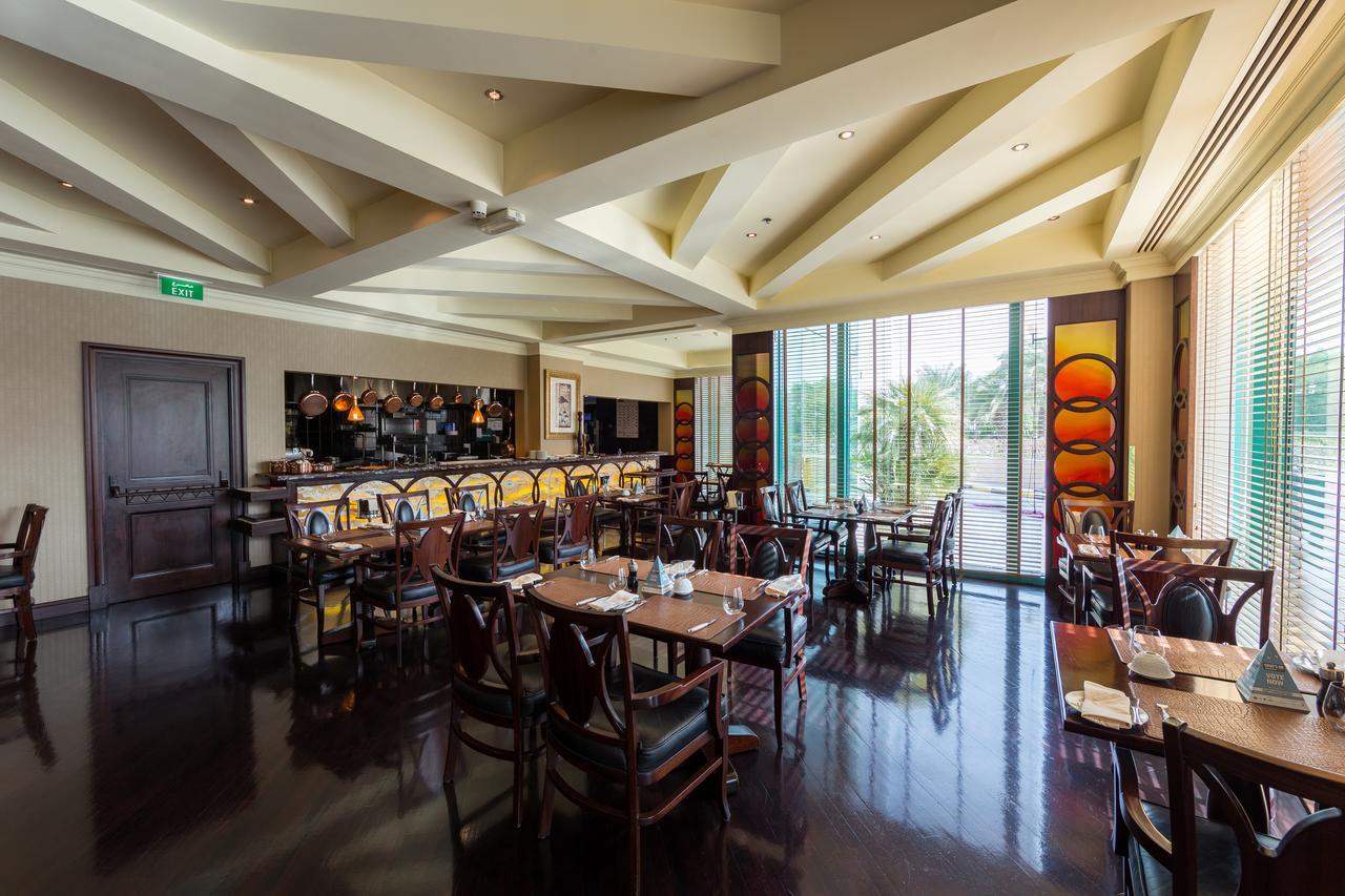 Mövenpick Grand Al Bustan Hotel 5*
