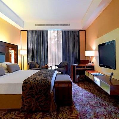 Hotel Millennium Airport 4*