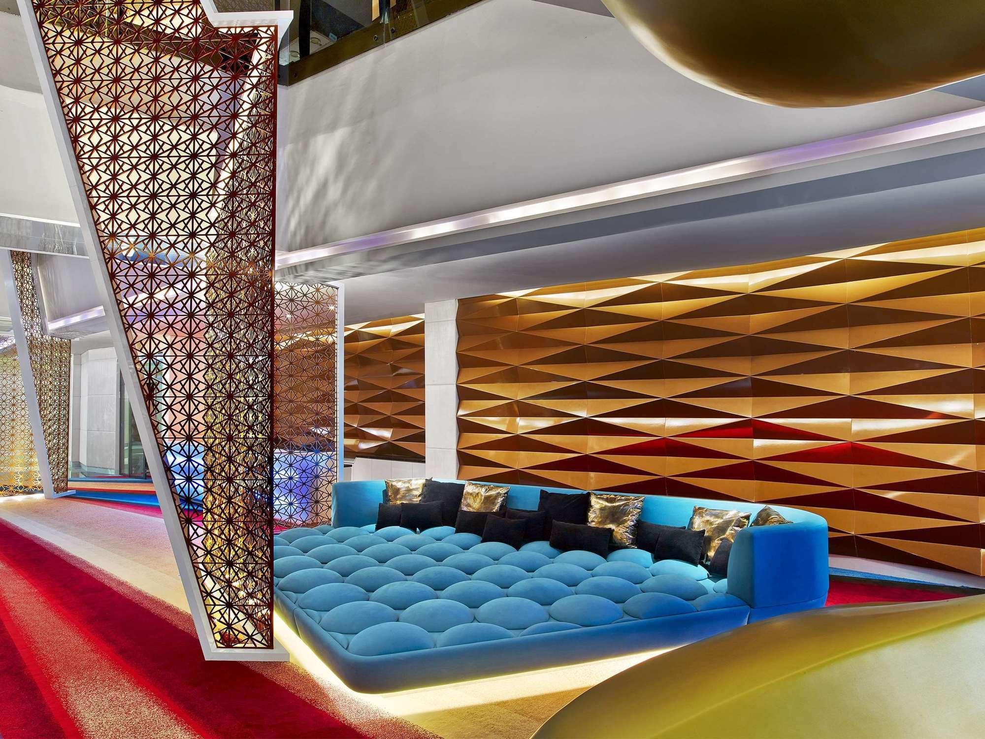 V Dubai, Curio Collection By Hilton