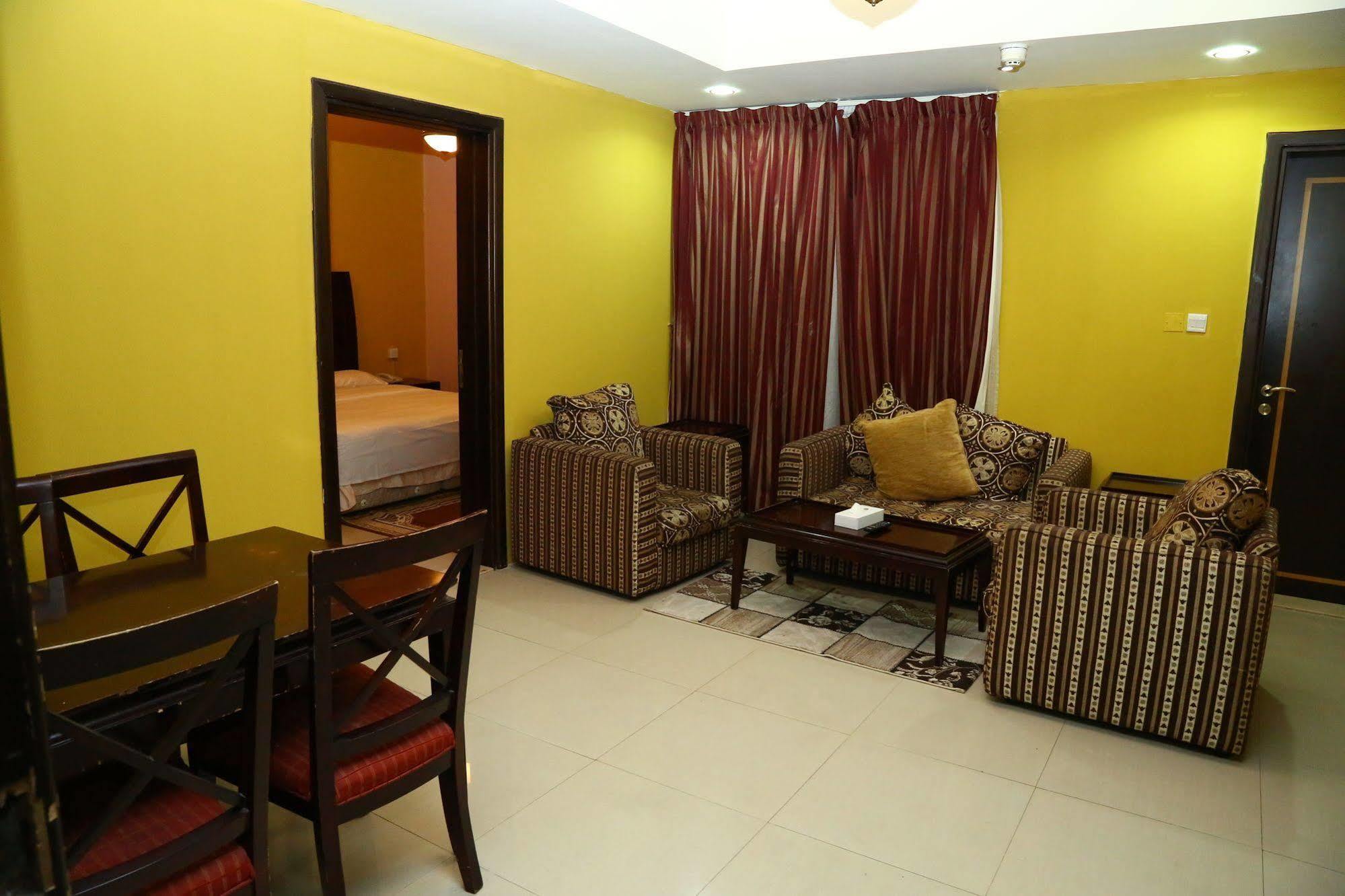 Golden Square 3*