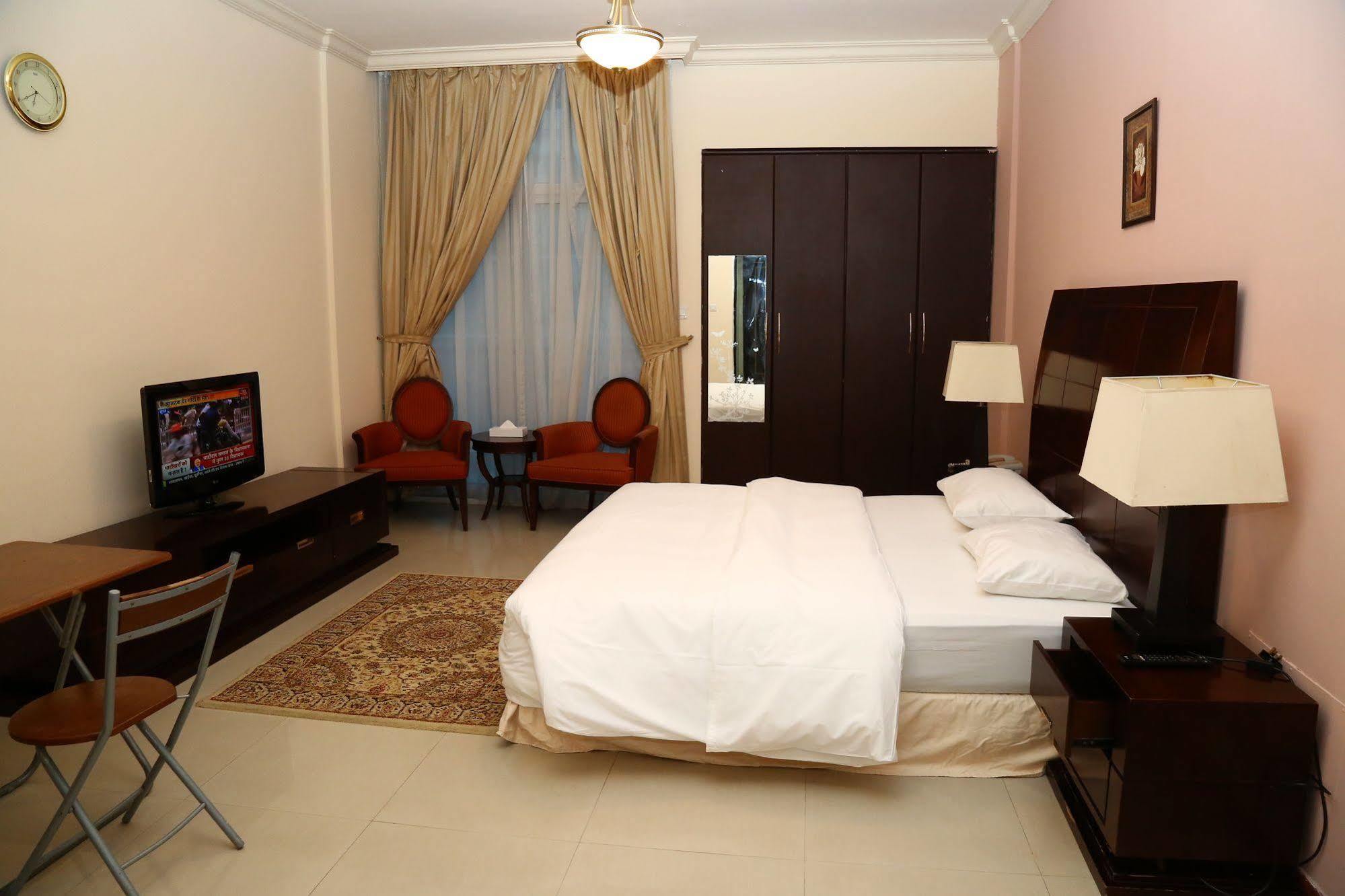Golden Square 3*