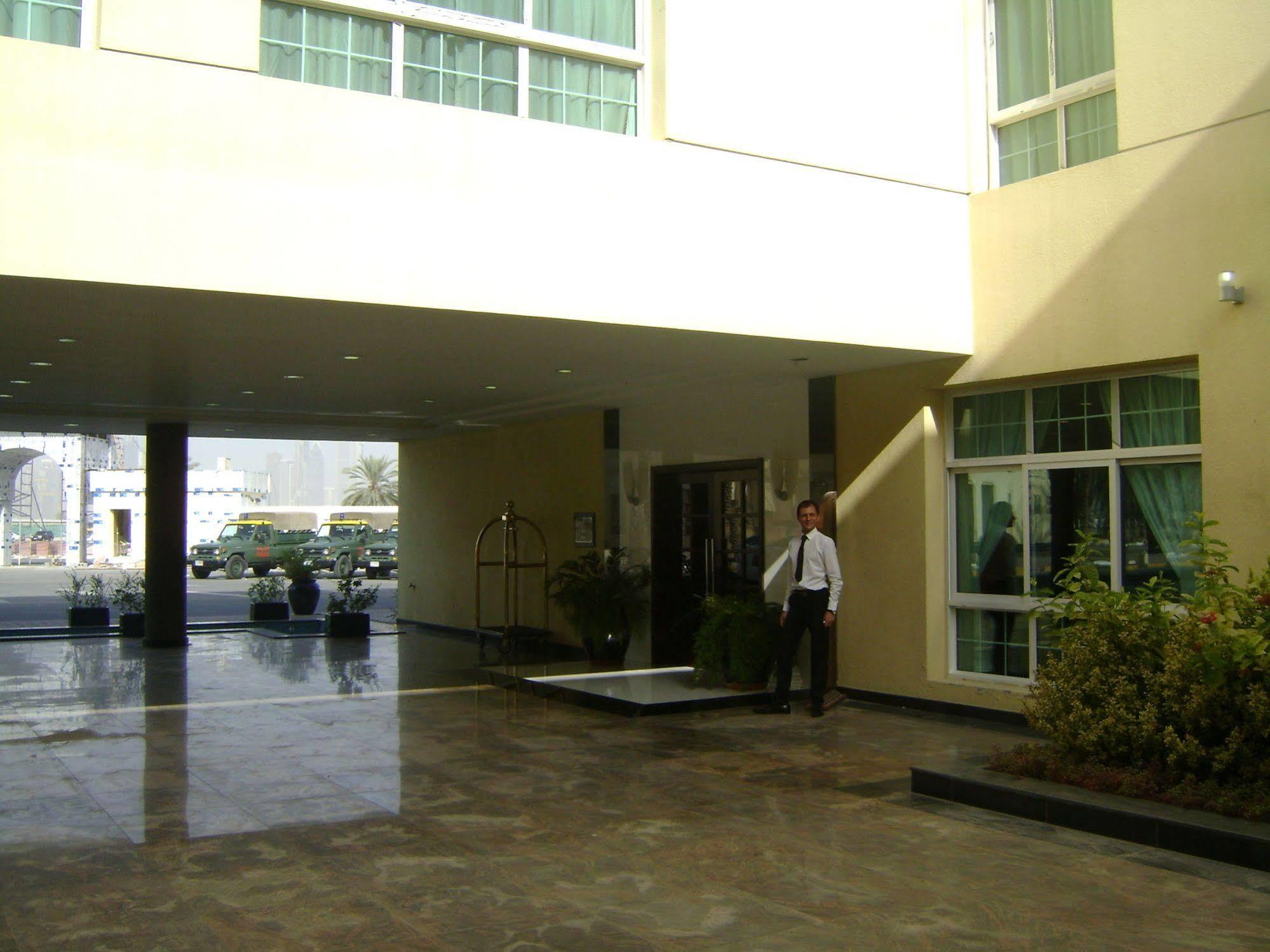 London Hotel 3*