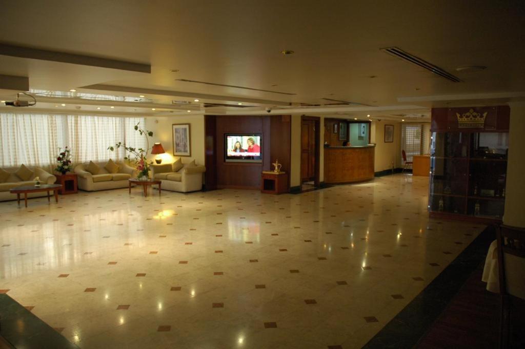 London Crown 2 Dubai