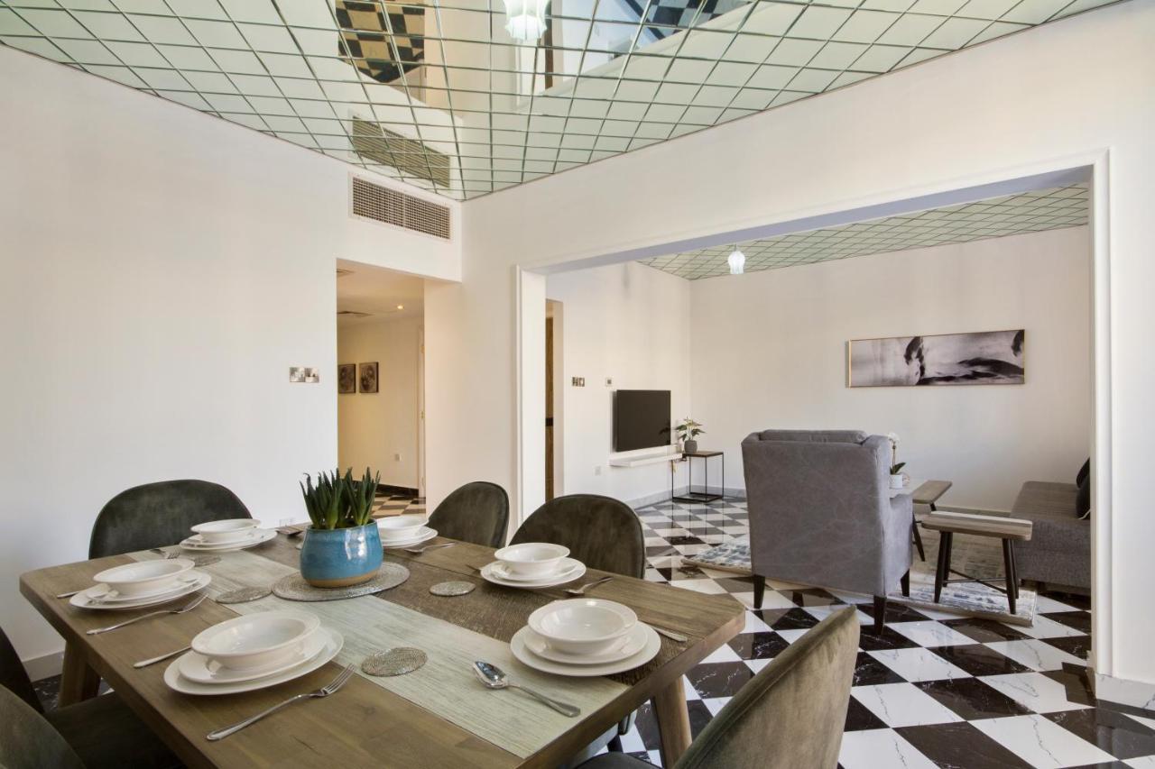Bespoke Residences - 3 Bedroom Waikiki Townhouses Apartment
