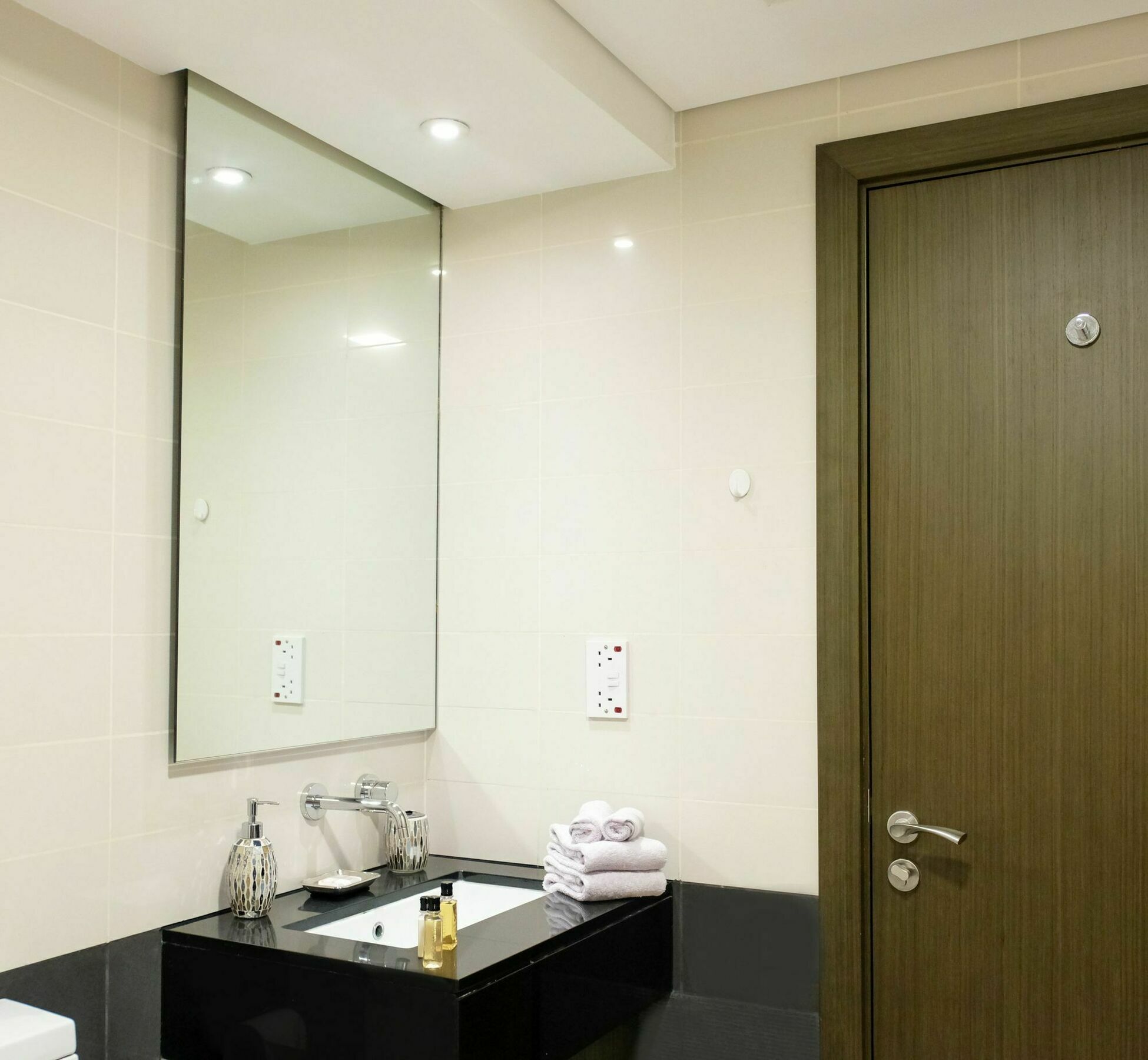 Dream Inn Apartments - Loft Towers