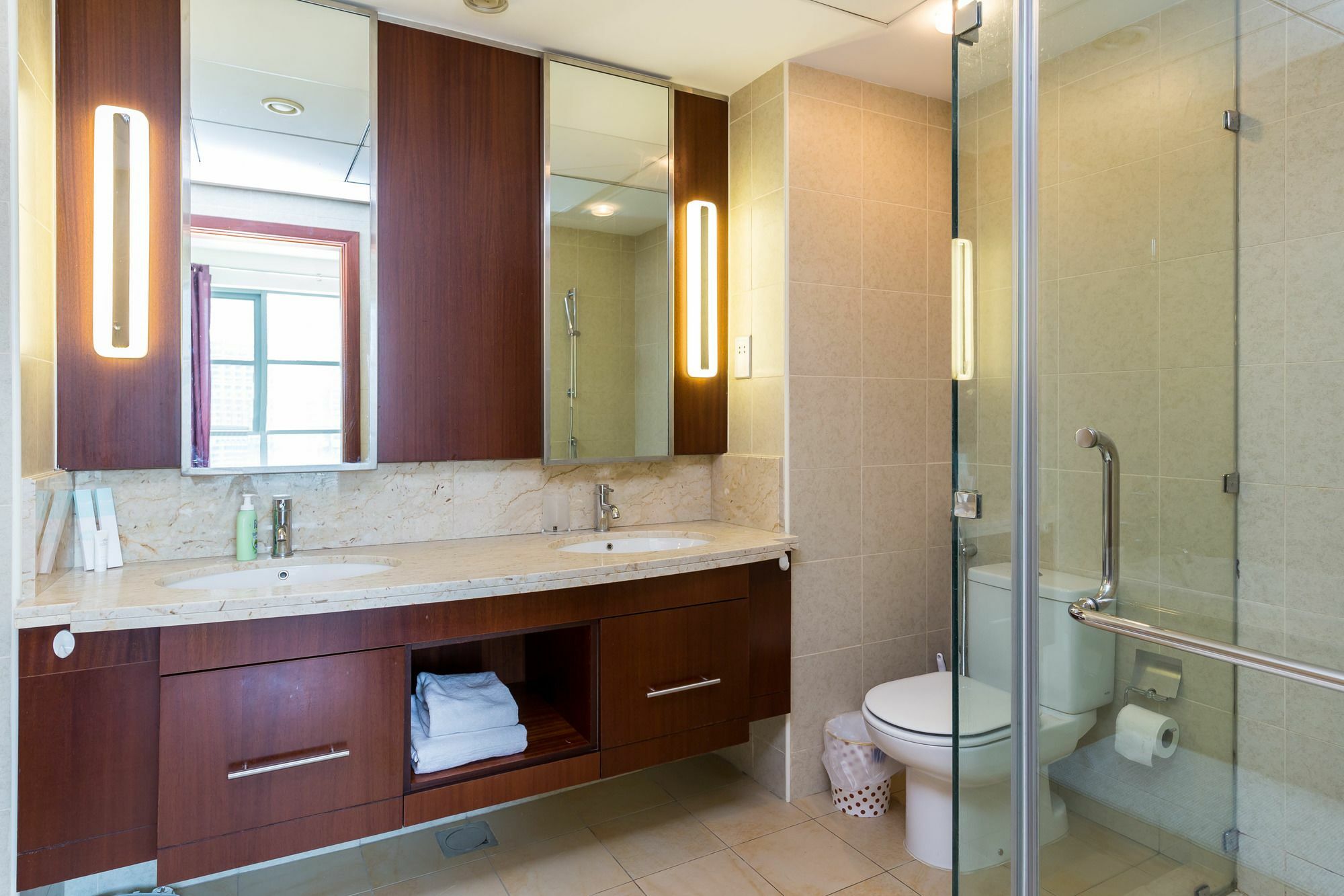 Standpoint In Downtown By Deluxe Homes Apartment *