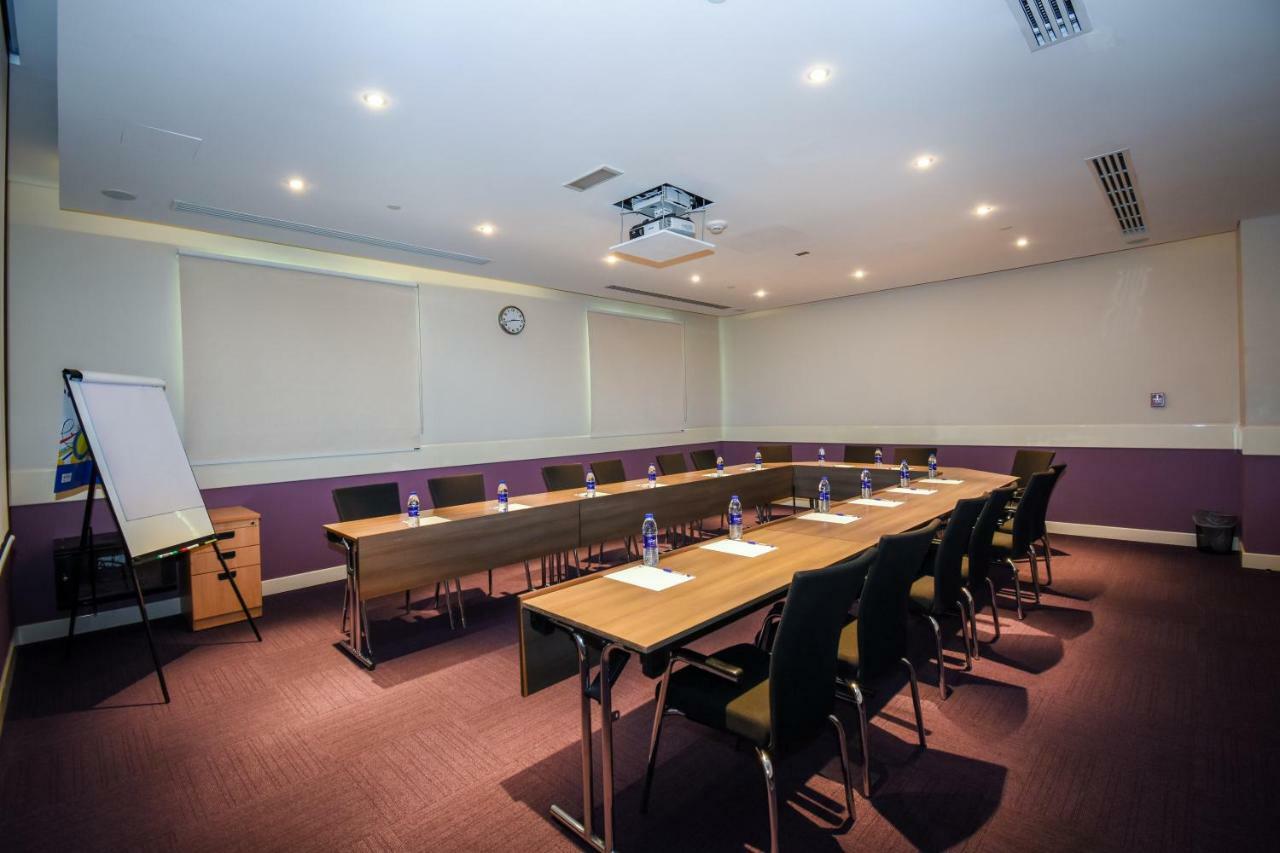 Premier Investments Park 3*