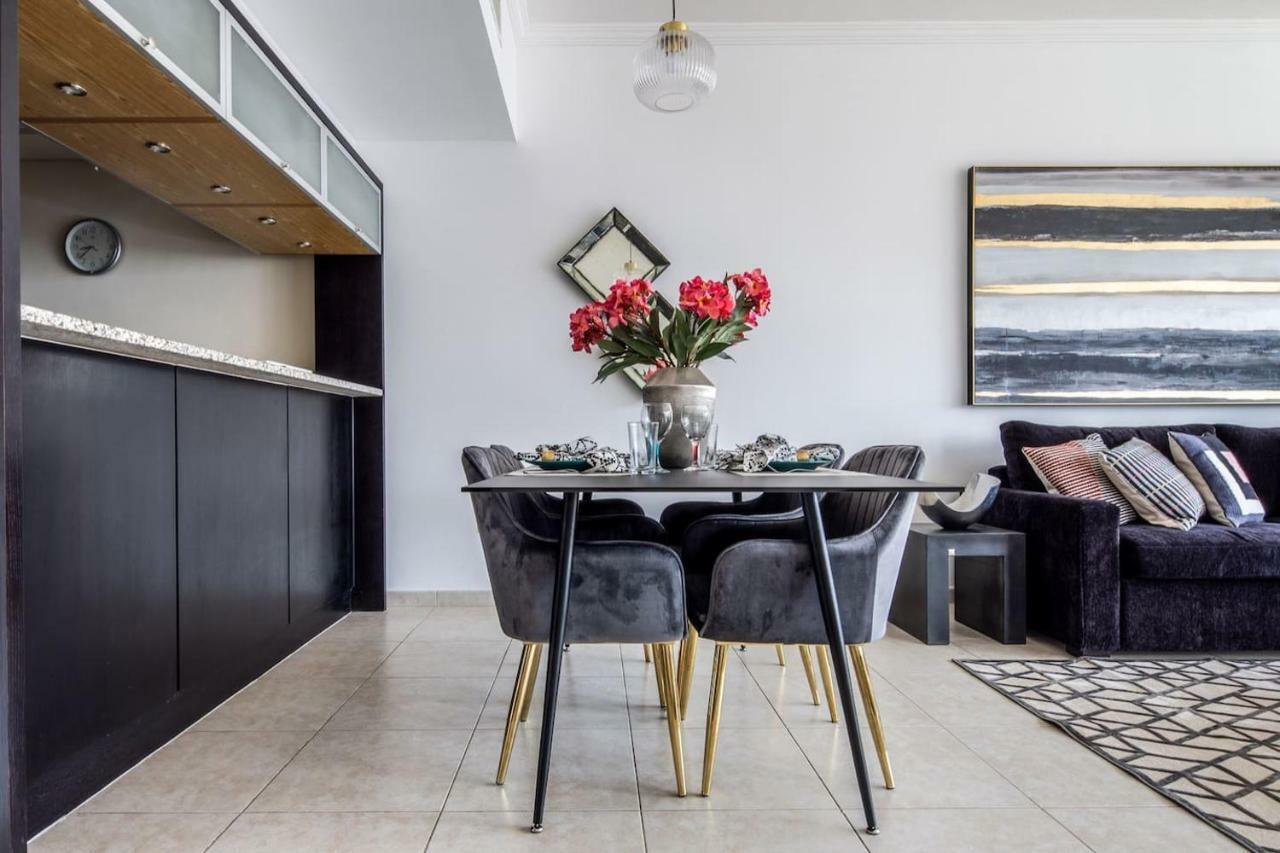 Frank Porter - Al Majara 2 Apartment Dubai