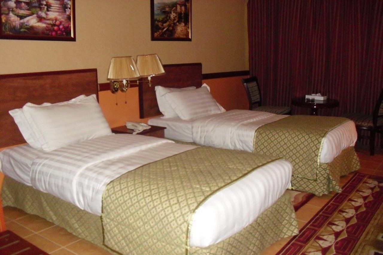 Oyo 353 Middle East Hotel 2*