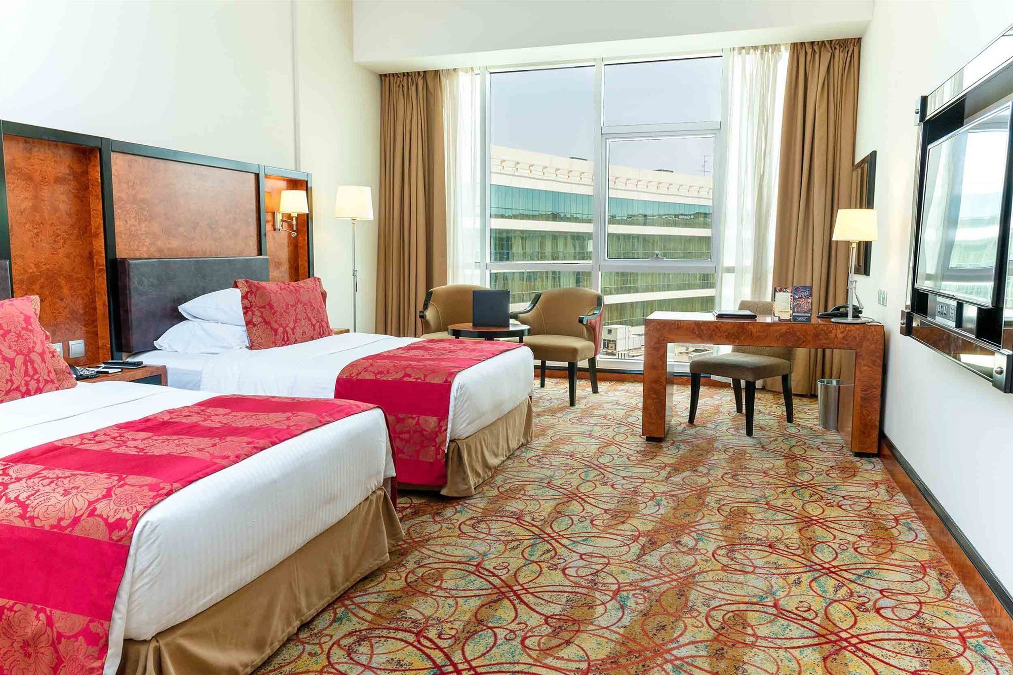 Hotel Millennium Airport 4*