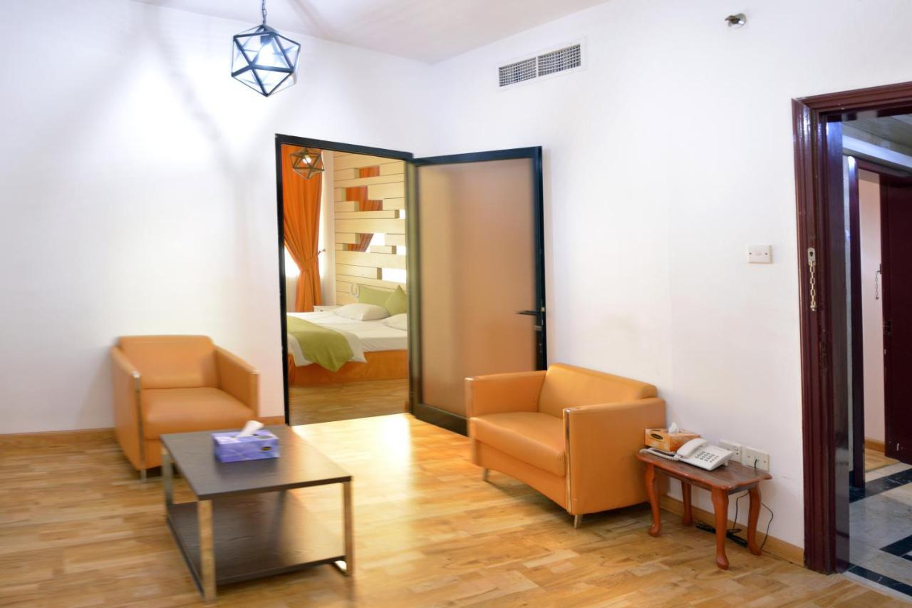 Everest International Otel