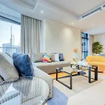 Rh- A Stylish Home Away From Home, Spacious 02 Bedroom Near Dubai Mall