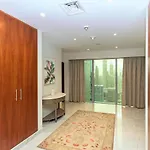 Luxury Dowtown Apt With Stunning Skyline Views